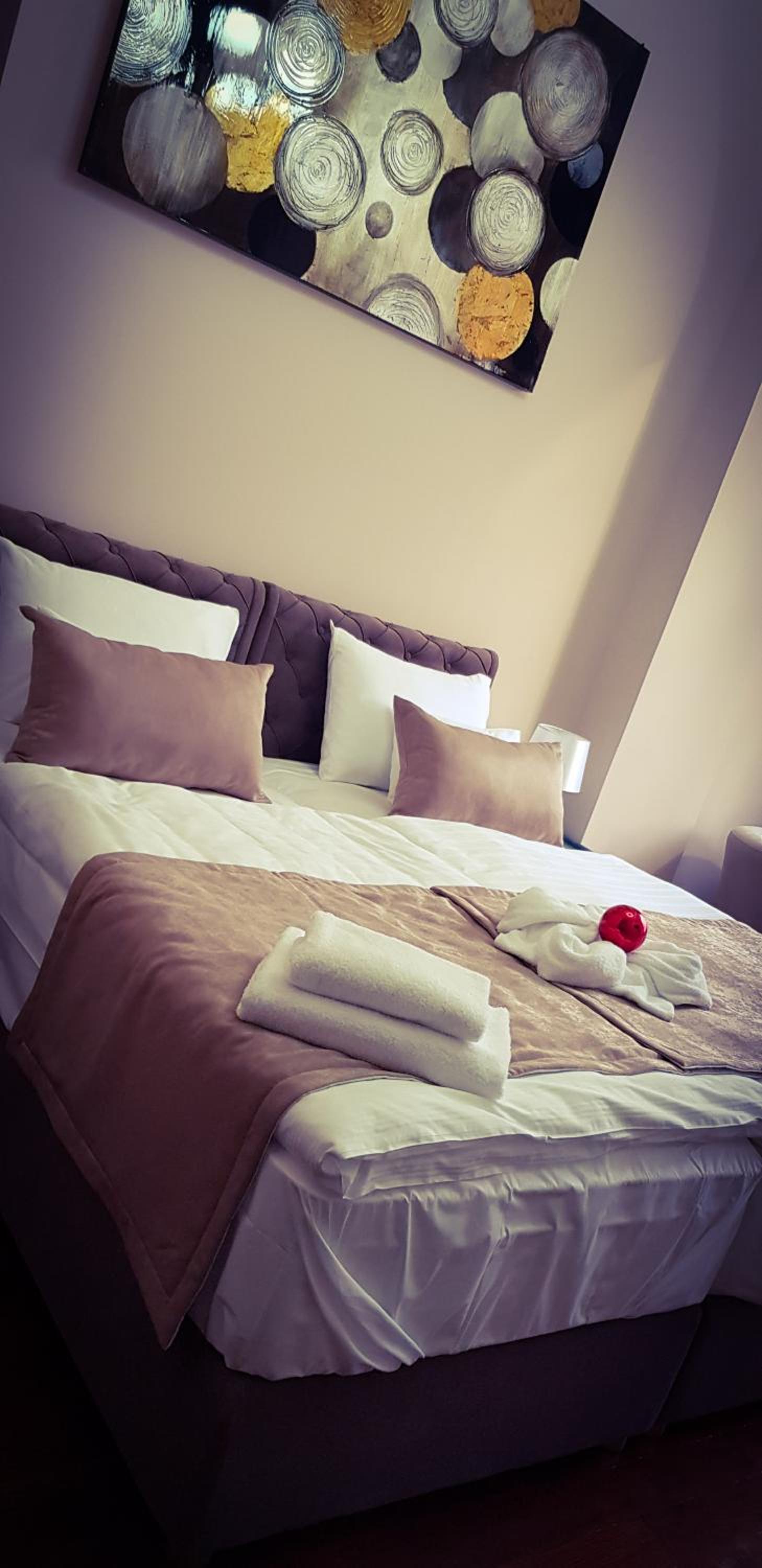 Standard Double or Twin Room - Photo 16
