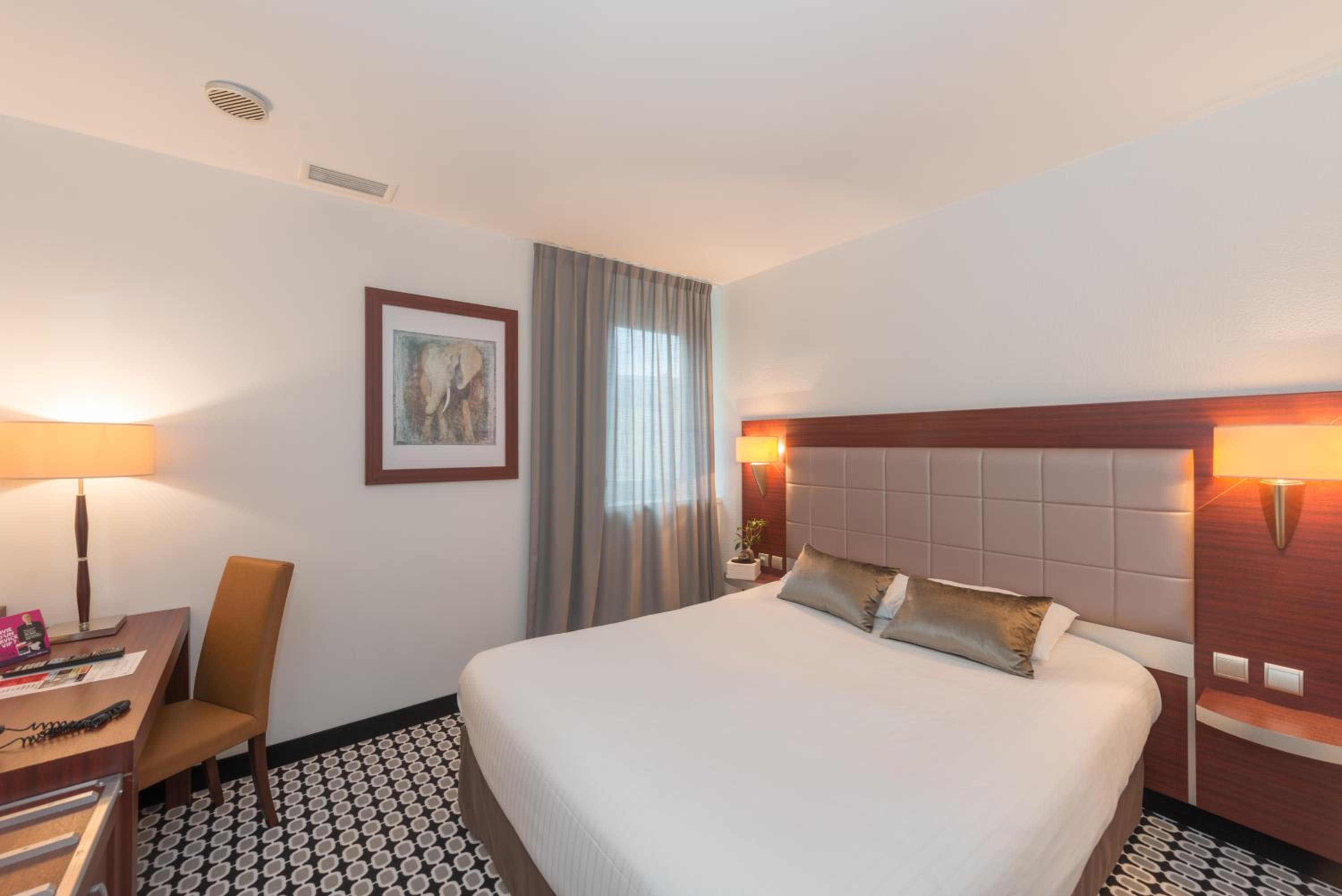 Standard Double Room - Photo 5