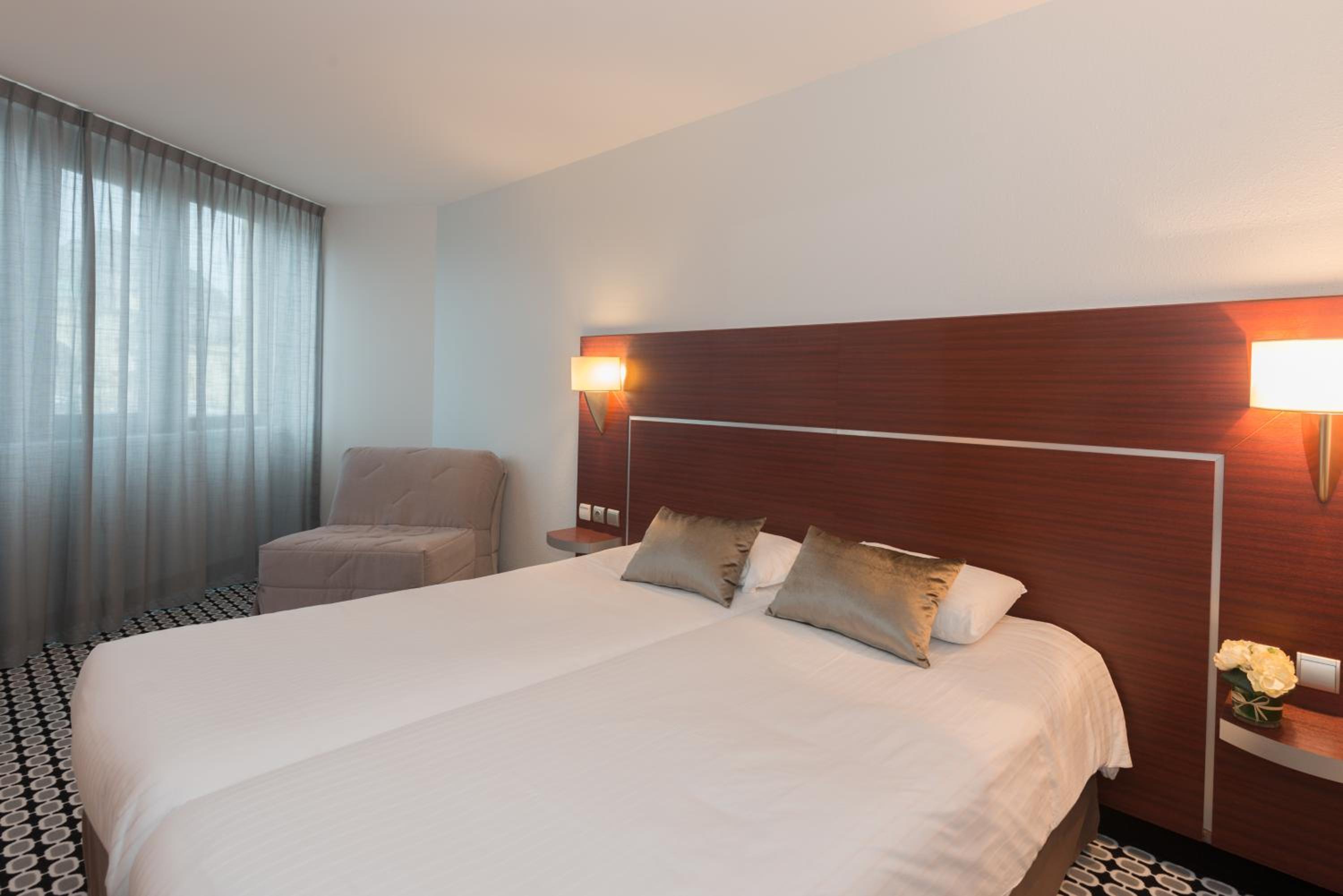 Standard Twin Room - Photo 6
