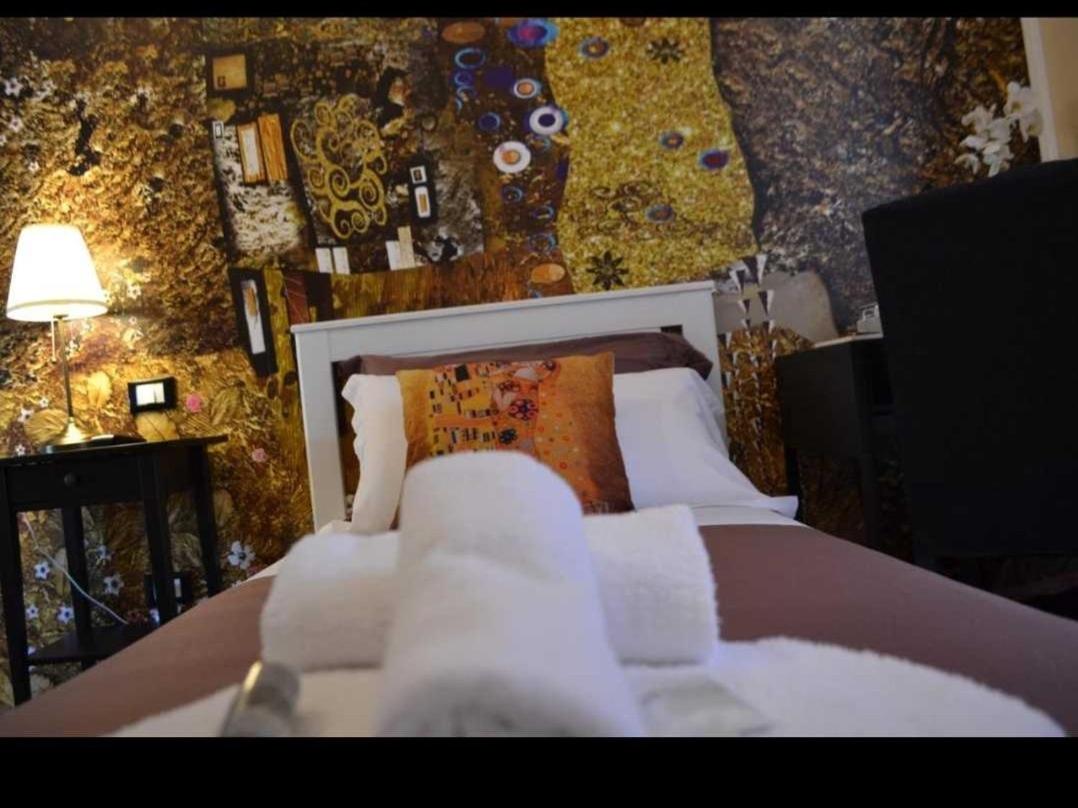 Small Single Room photo 3