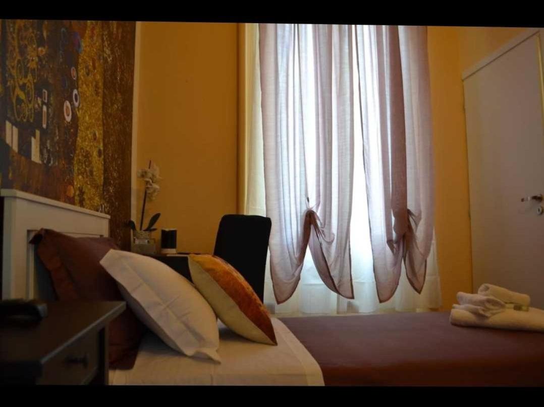 Small Single Room photo 2