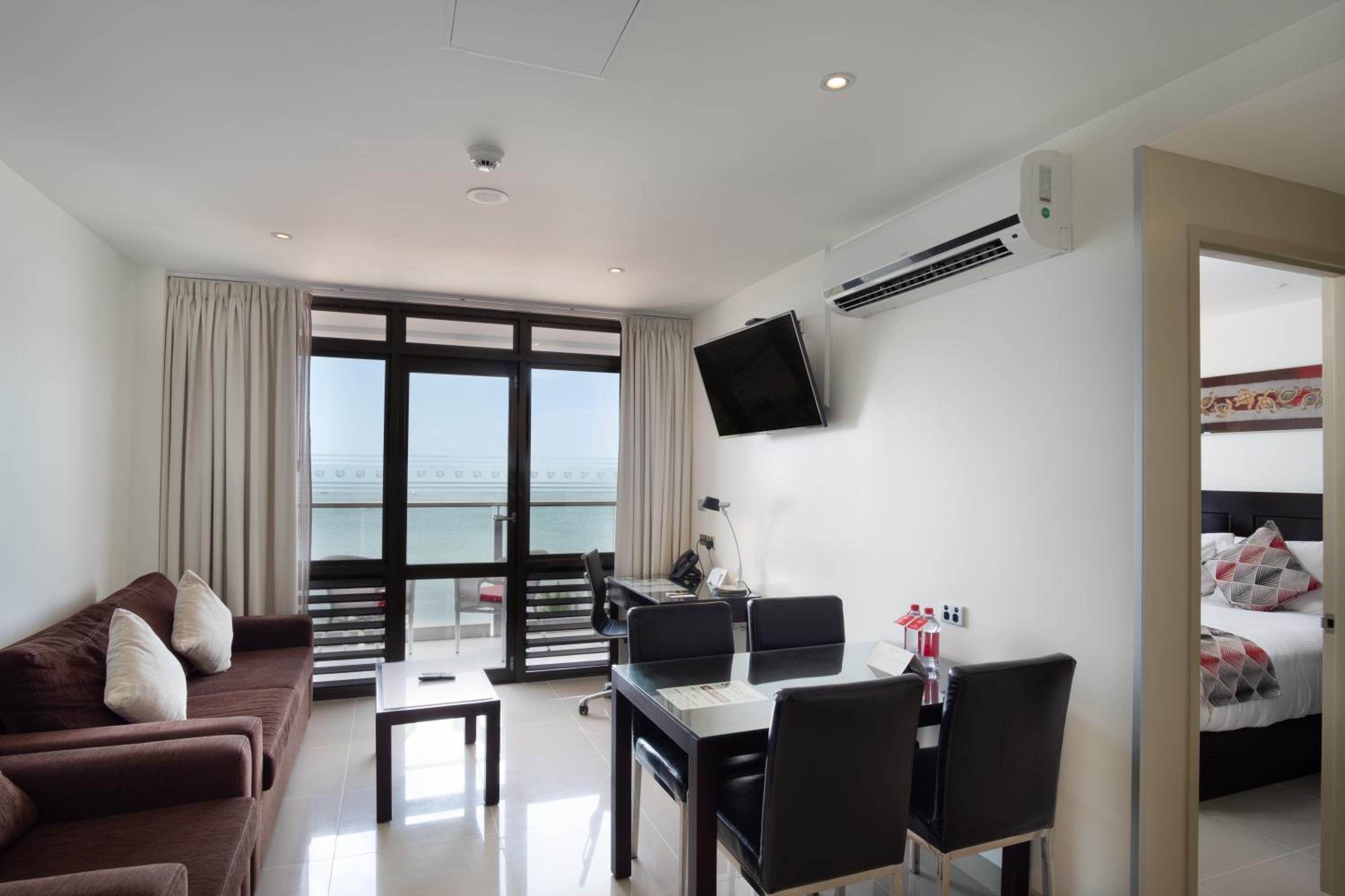 One-Bedroom King Suite with One King Bed - Beach Front - Non-Smoking photo 3