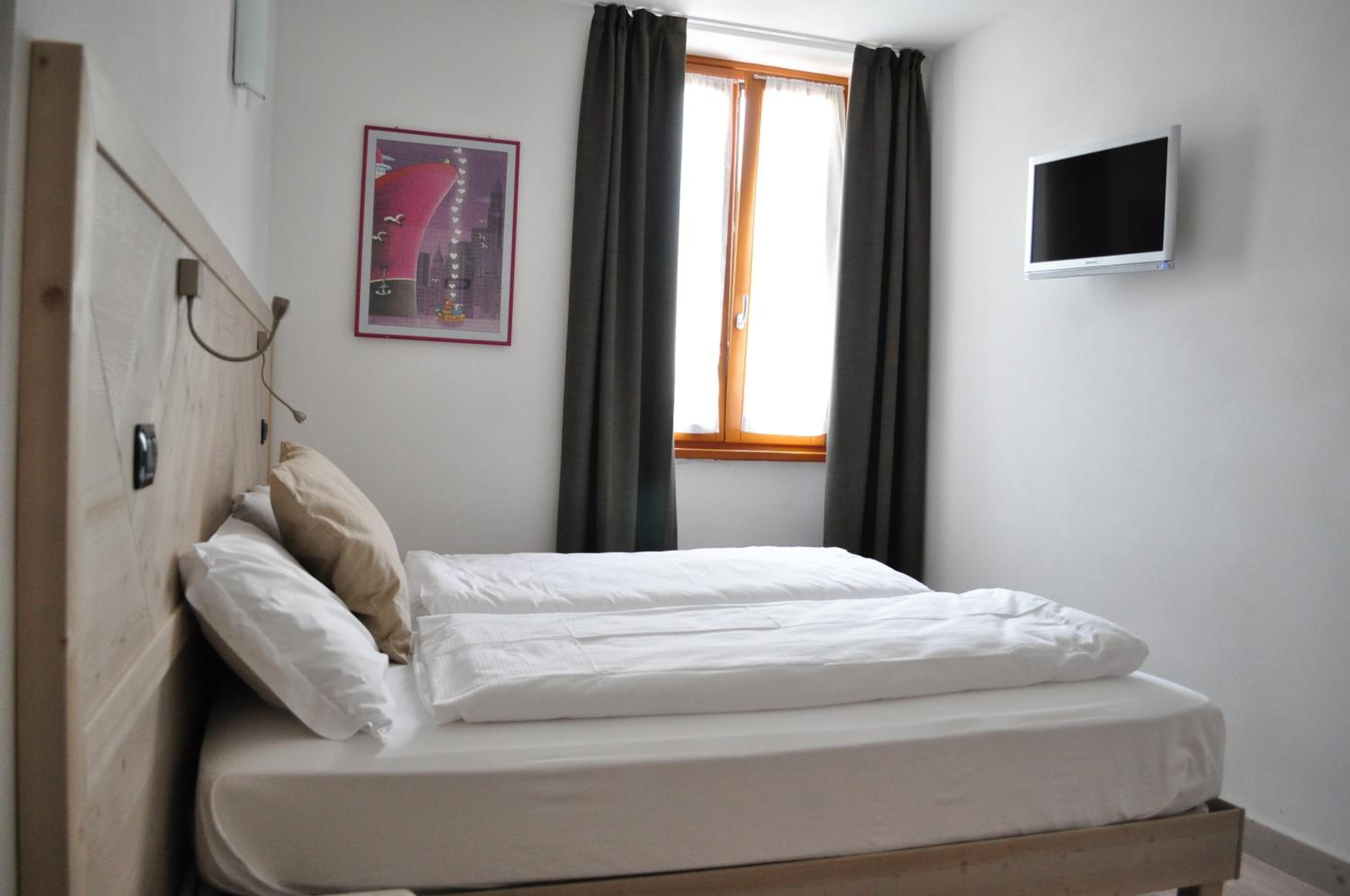 Double or Twin Room - Photo 8