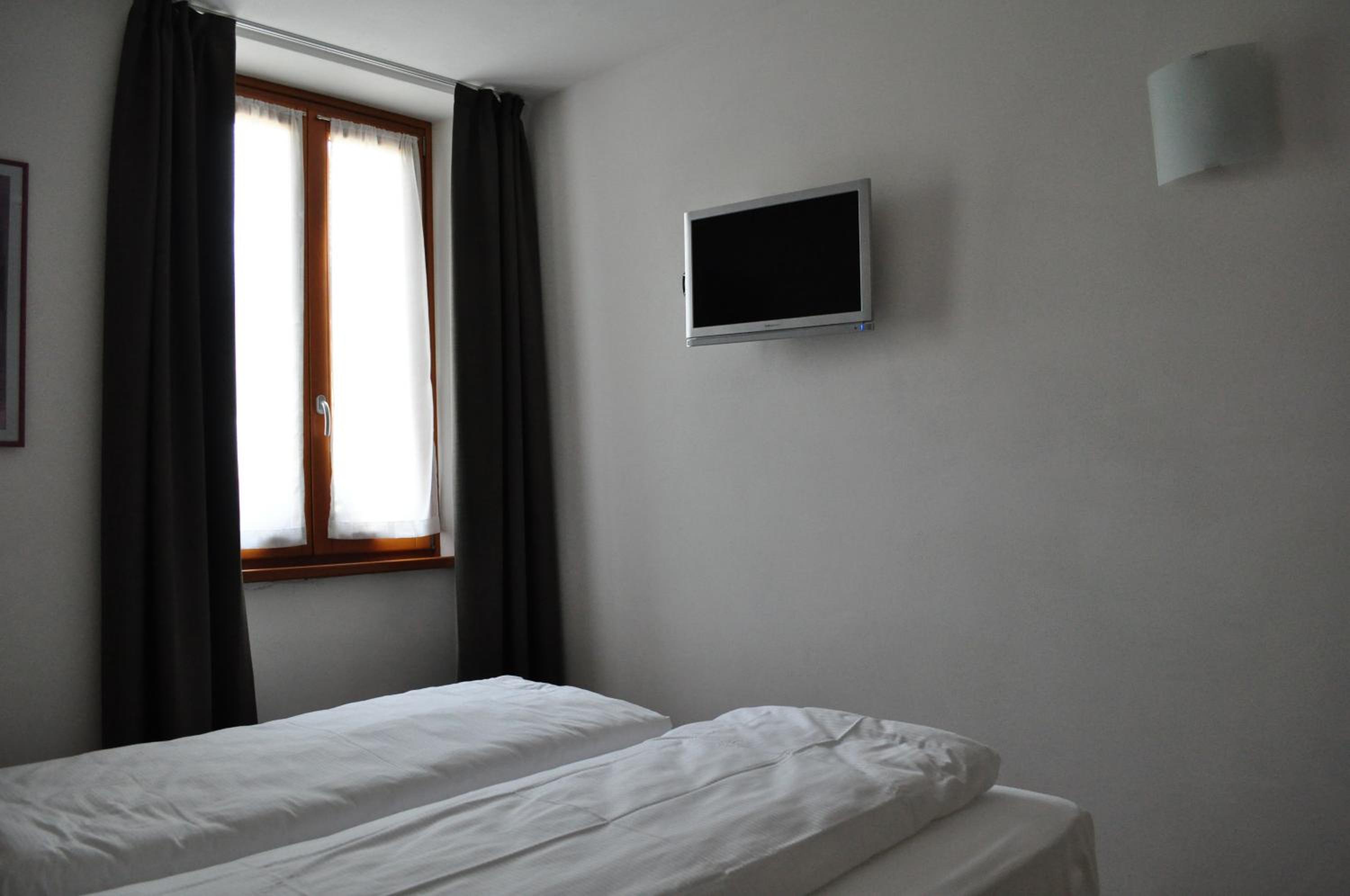 Double or Twin Room - Photo 4