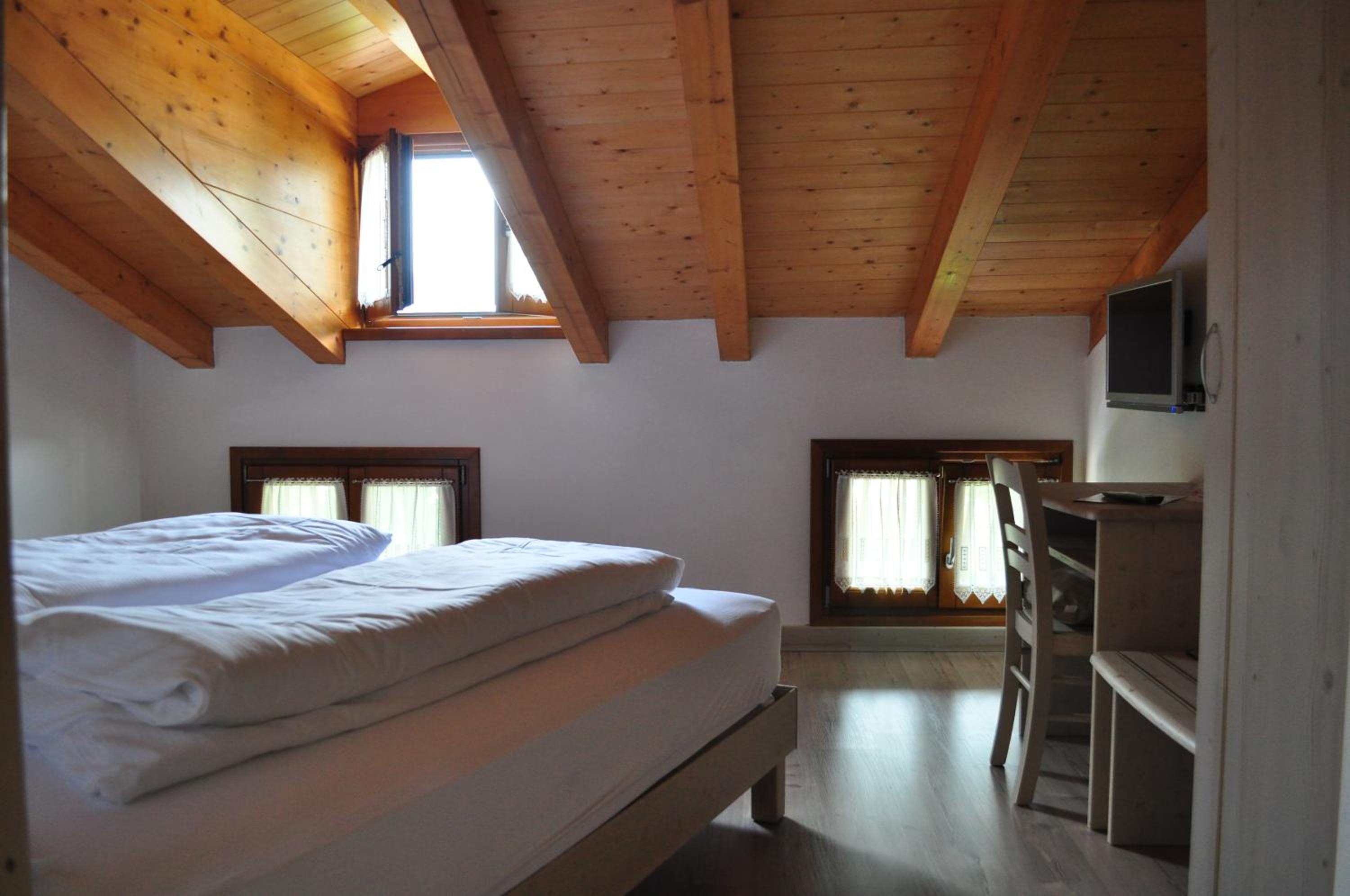 Double or Twin Room - Photo 2