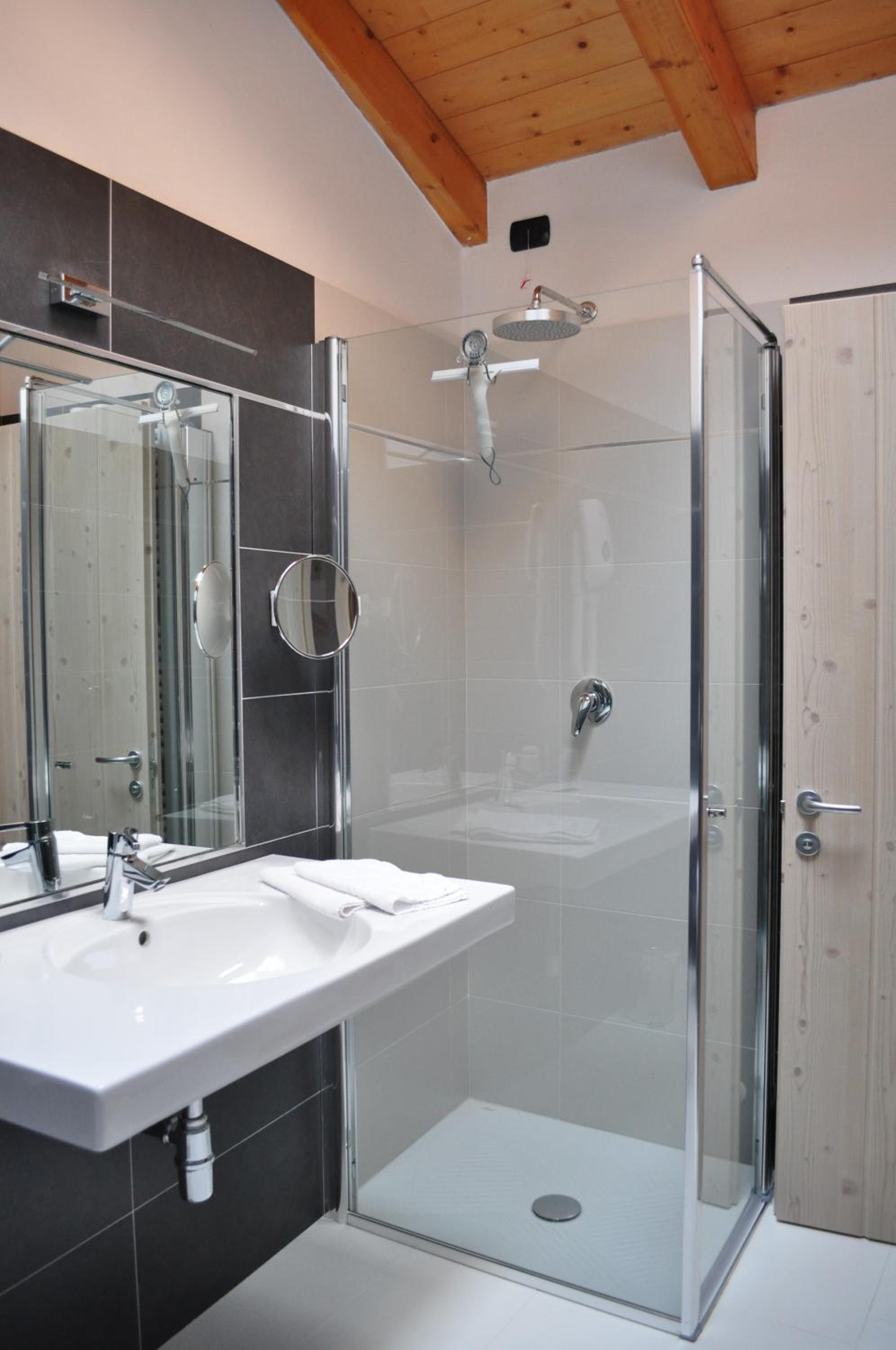 Double or Twin Room - Photo 20