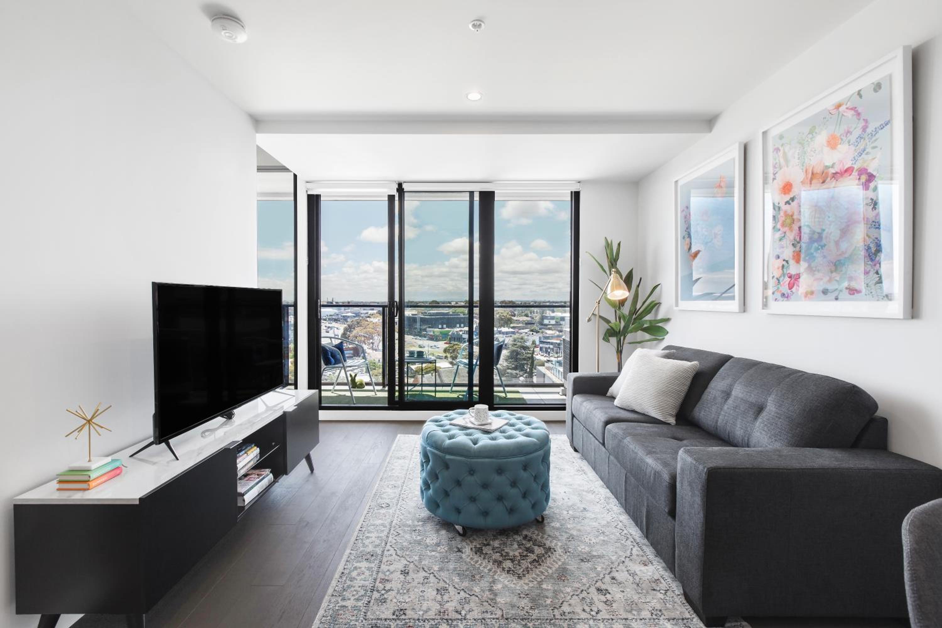 Apartment with Balcony photo 1