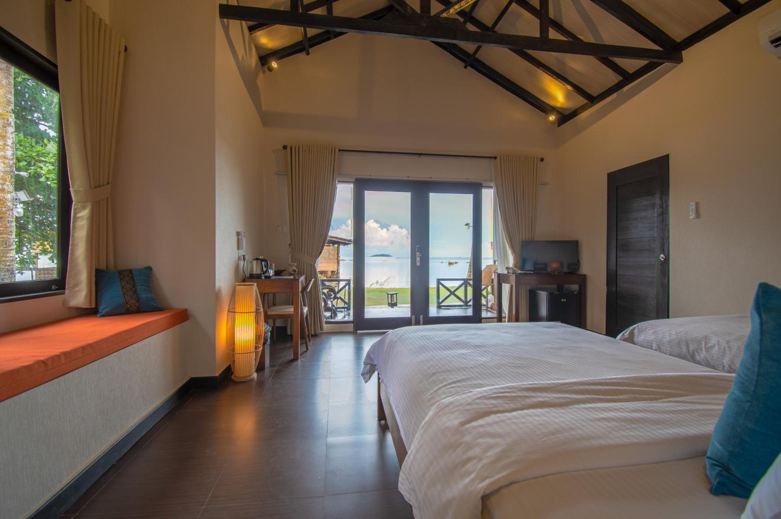 Seafront Villa with Partial Sea View photo 3