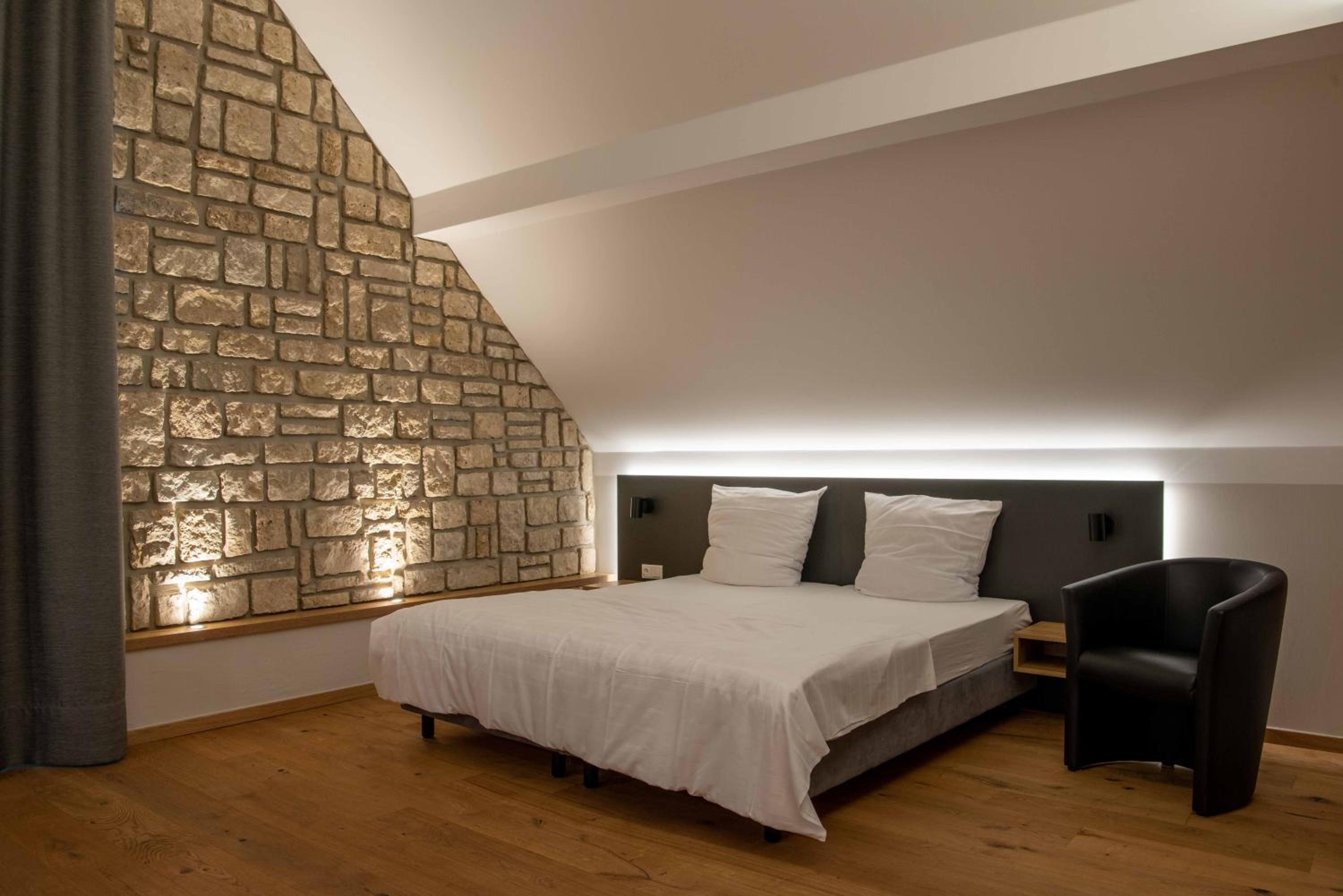 Standard Double Room - Photo 7