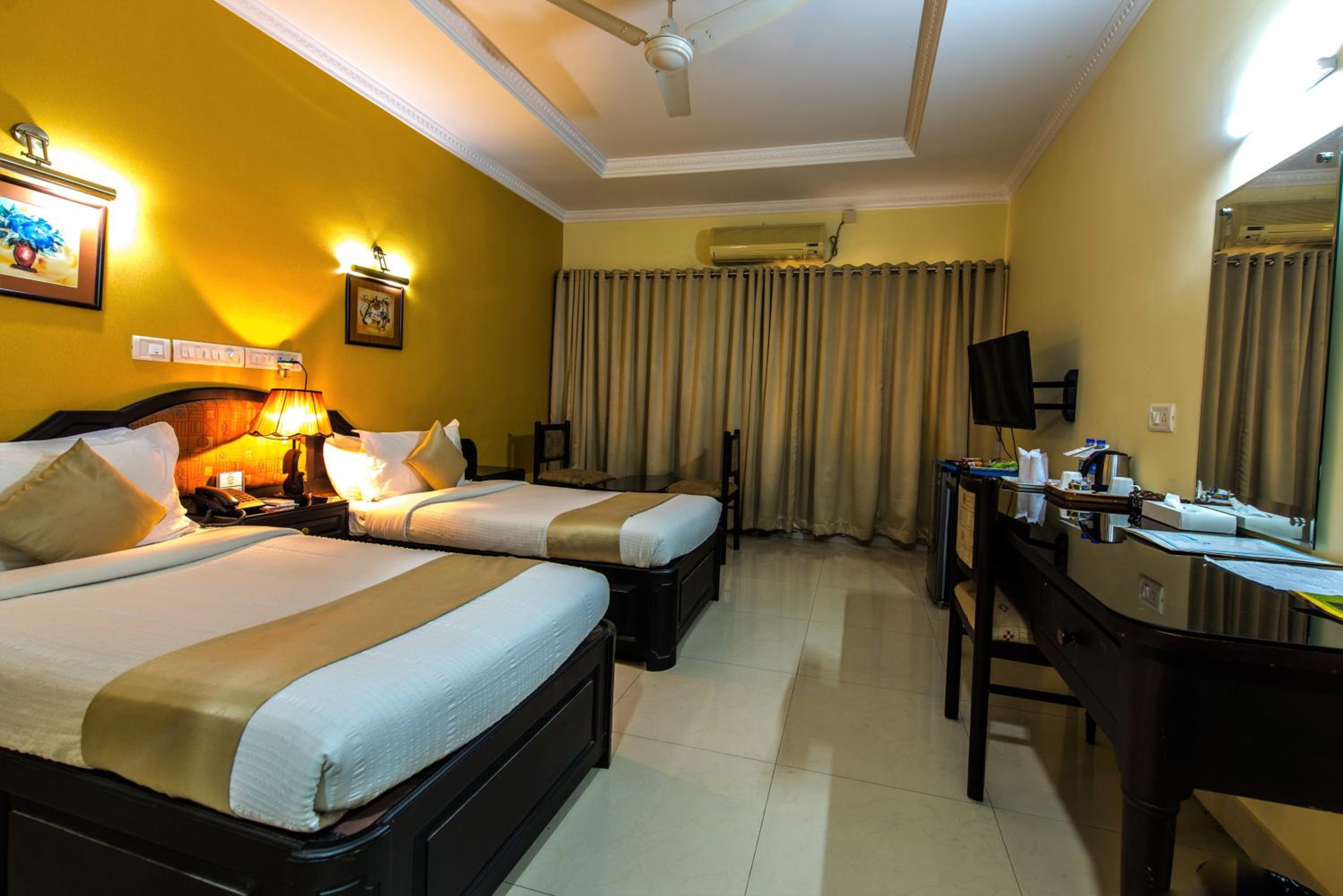 Standard Double Room - Photo 12