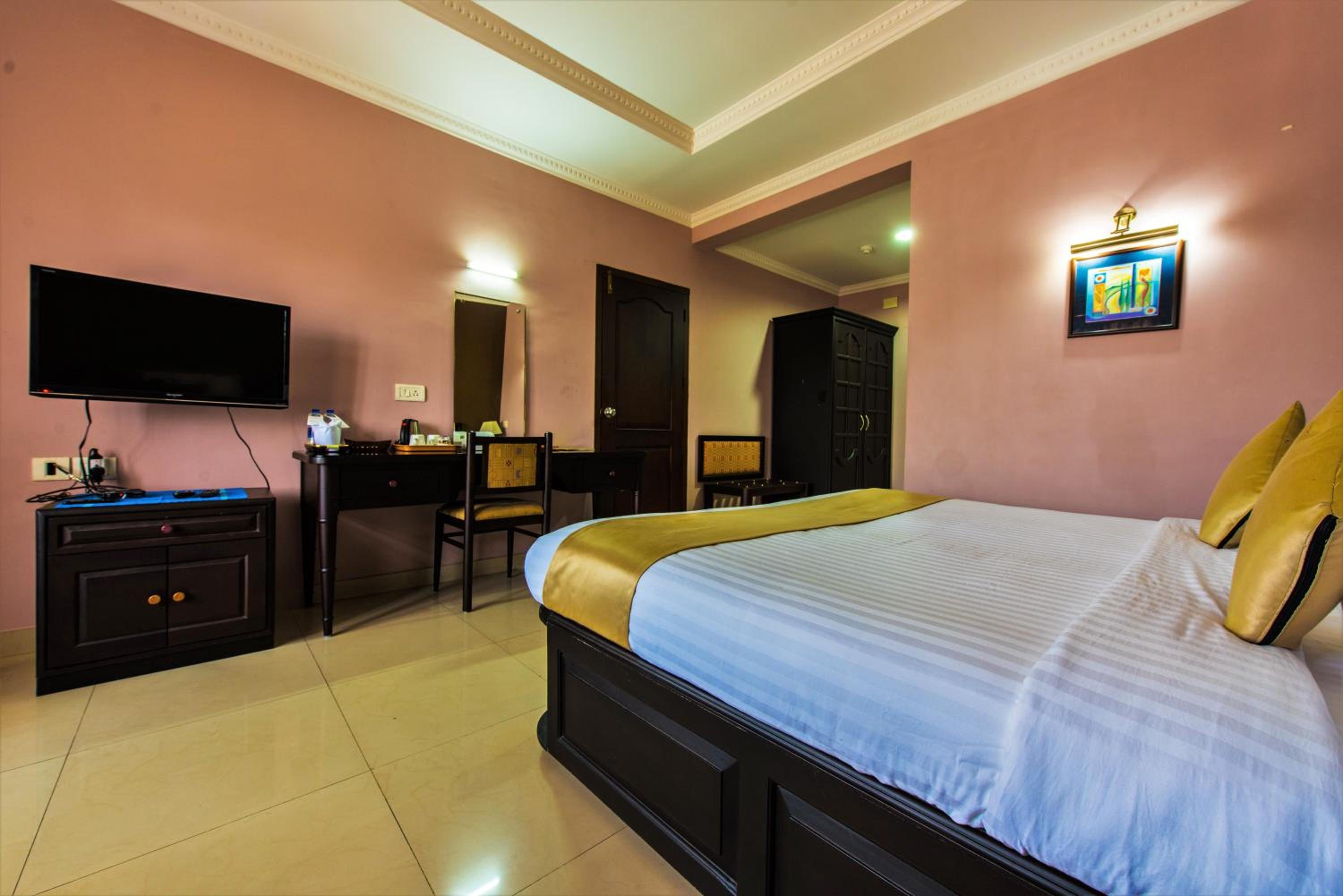 Standard Double Room - Photo 9