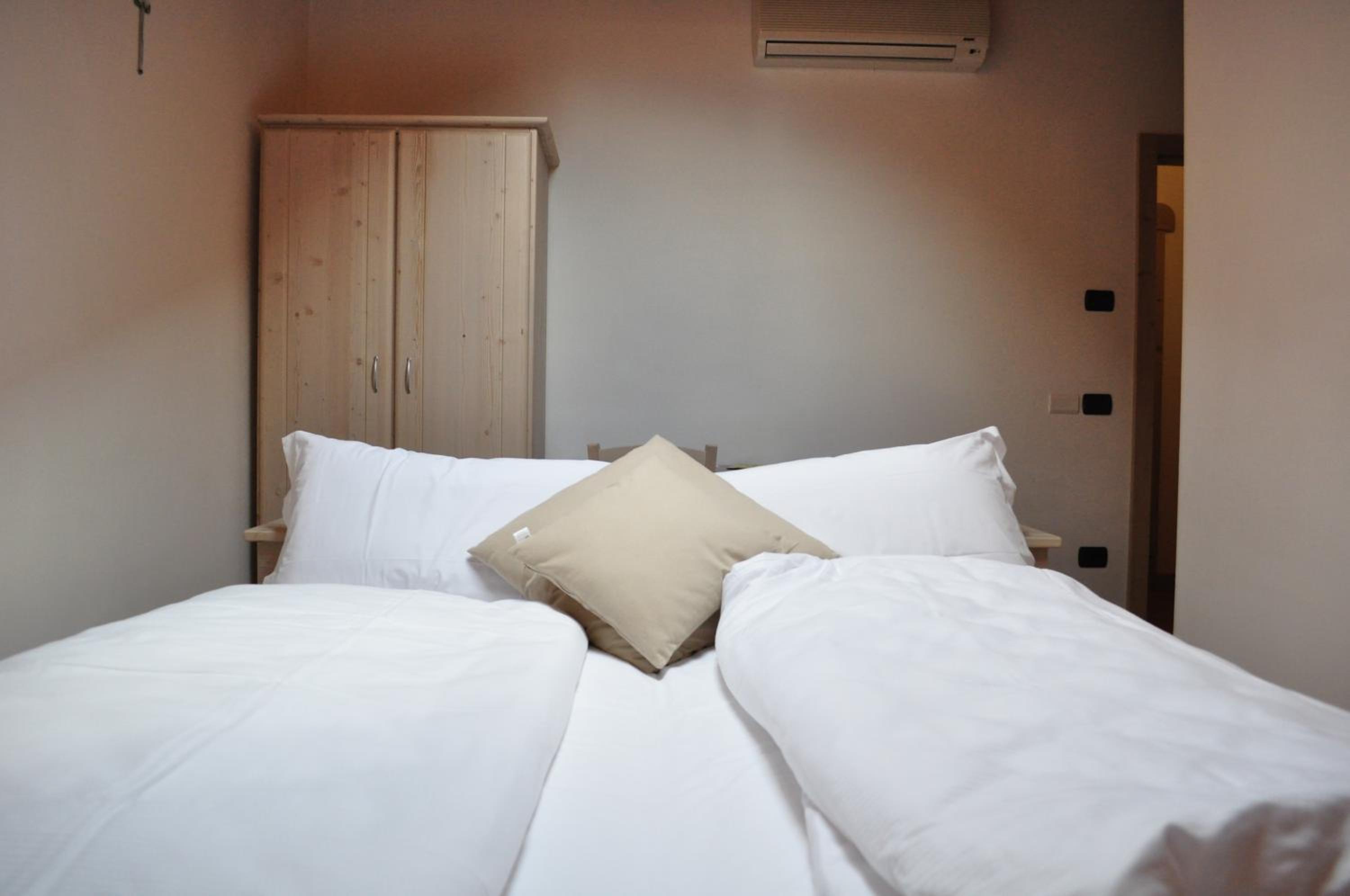 Double or Twin Room - Photo 18