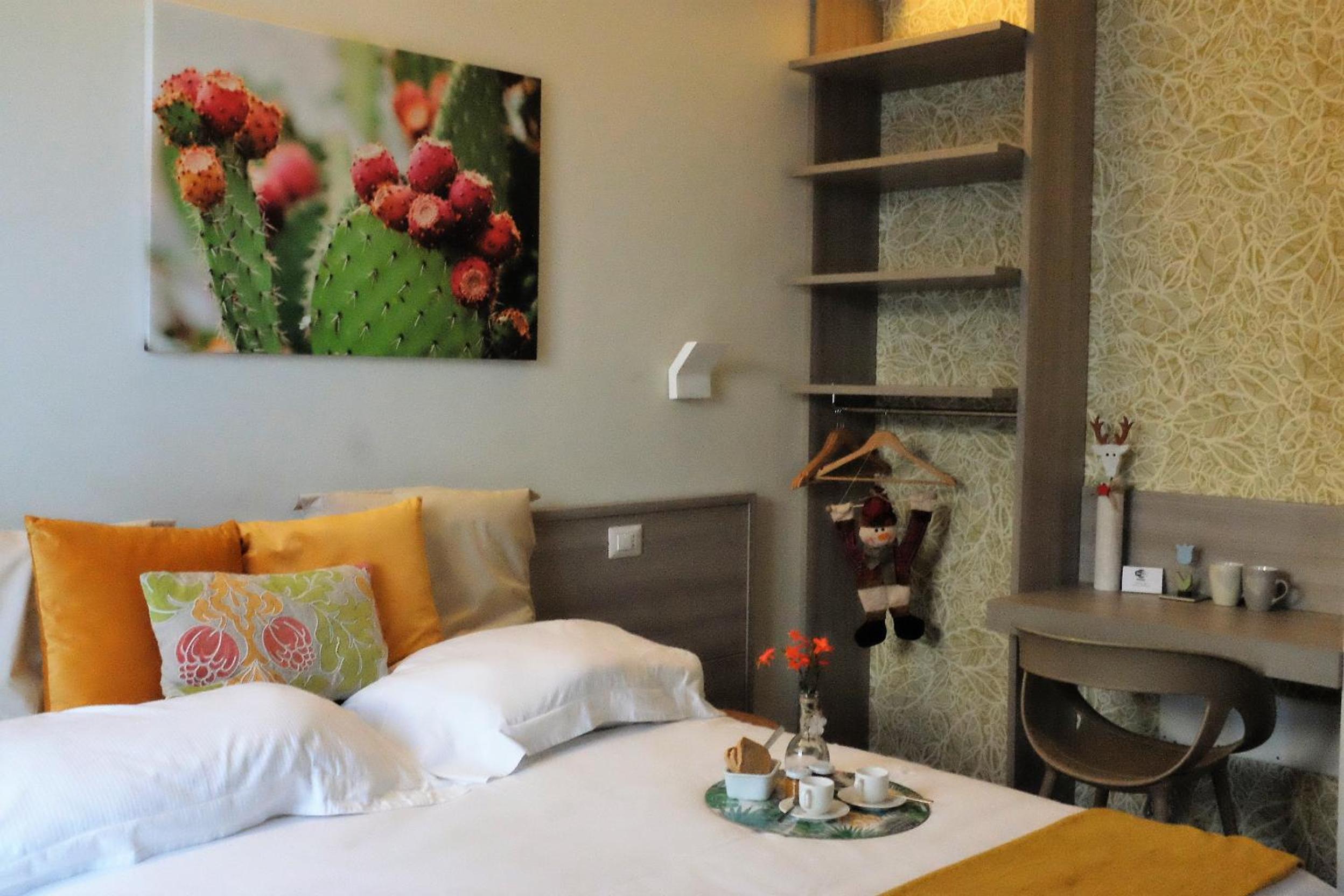 Standard Double Room - Photo 24