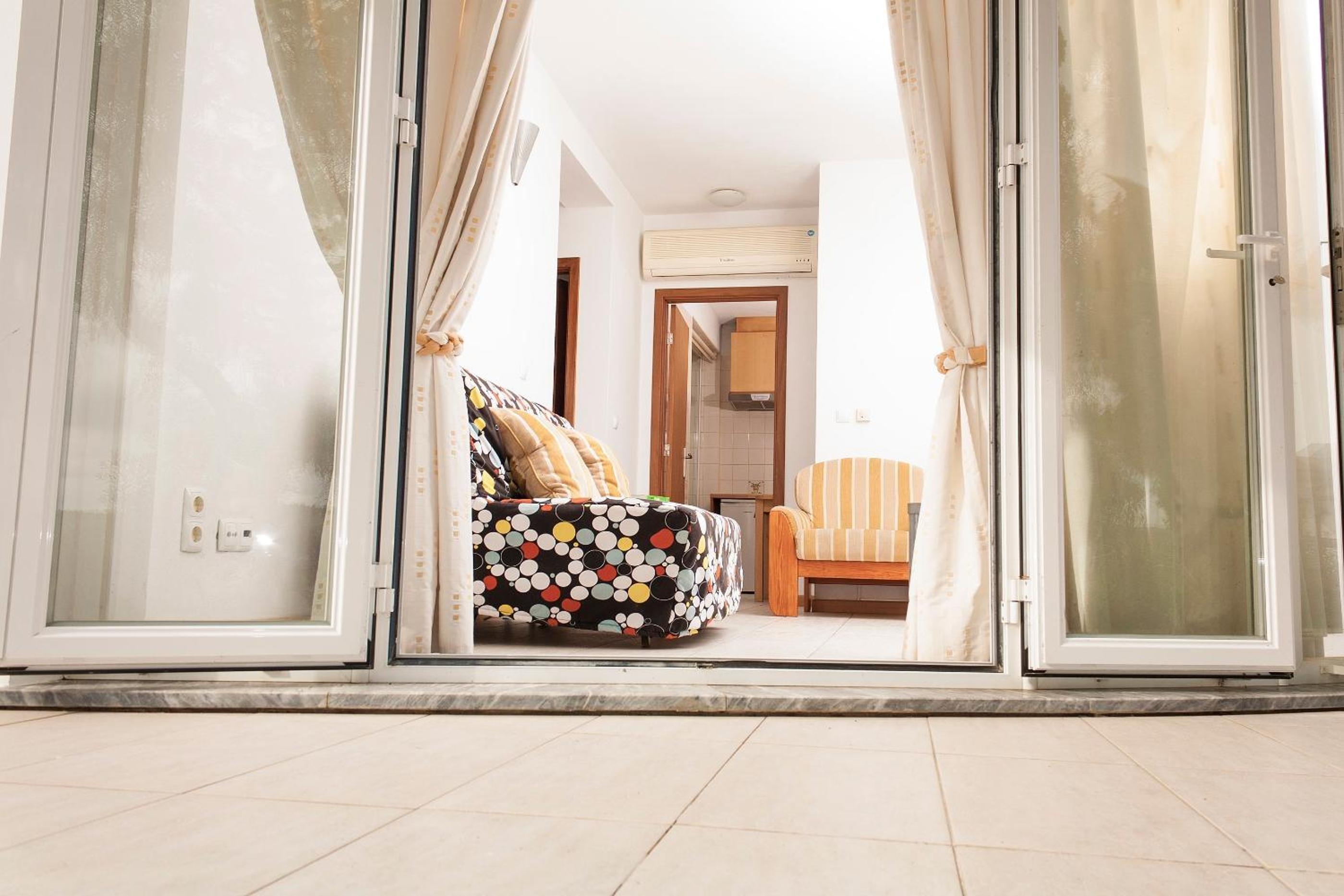 One-Bedroom Apartment with River View - Photo 3