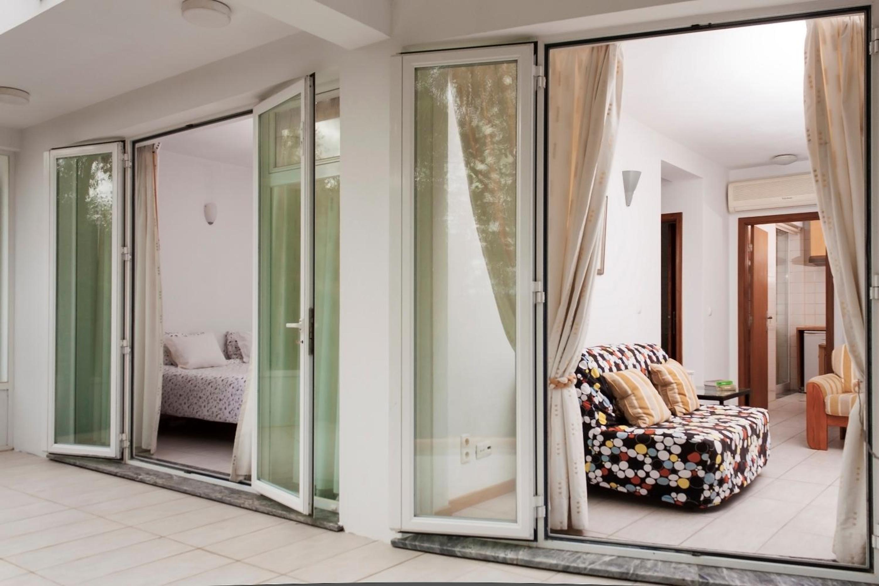 One-Bedroom Apartment with River View - Photo 9