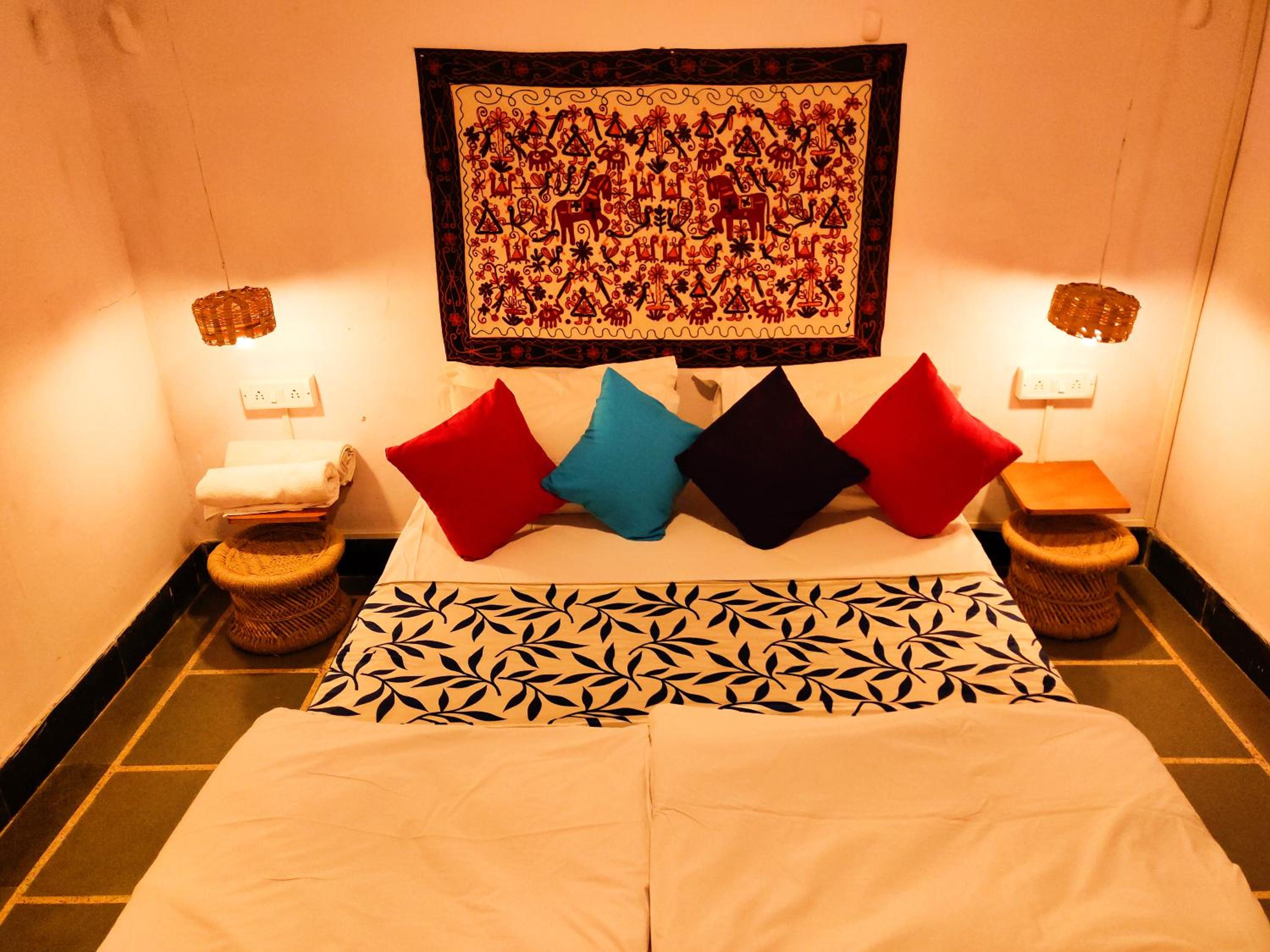 Deluxe Private A/C Room with Shared Bathroom photo 1