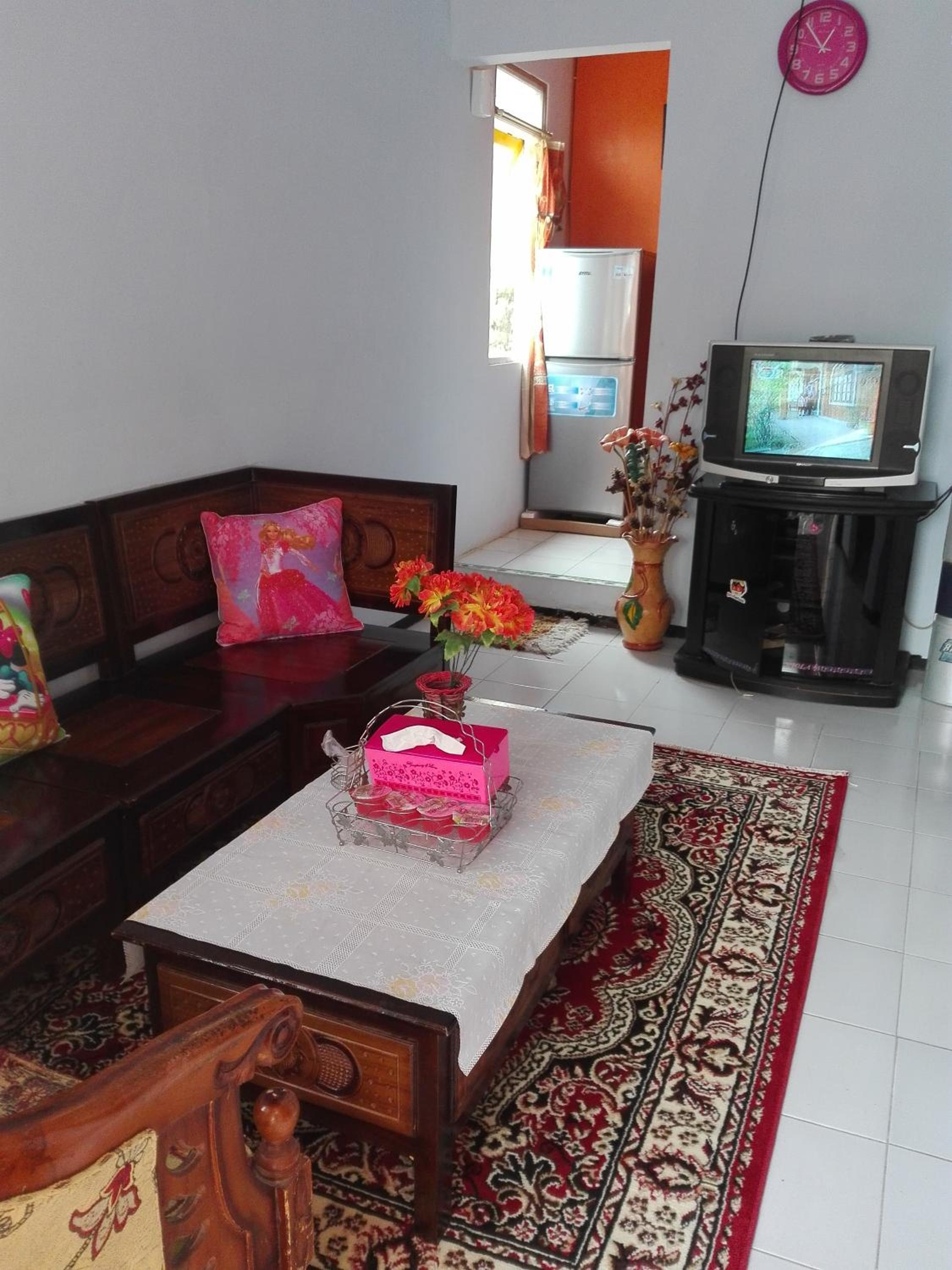 Two-Bedroom House - Photo 1
