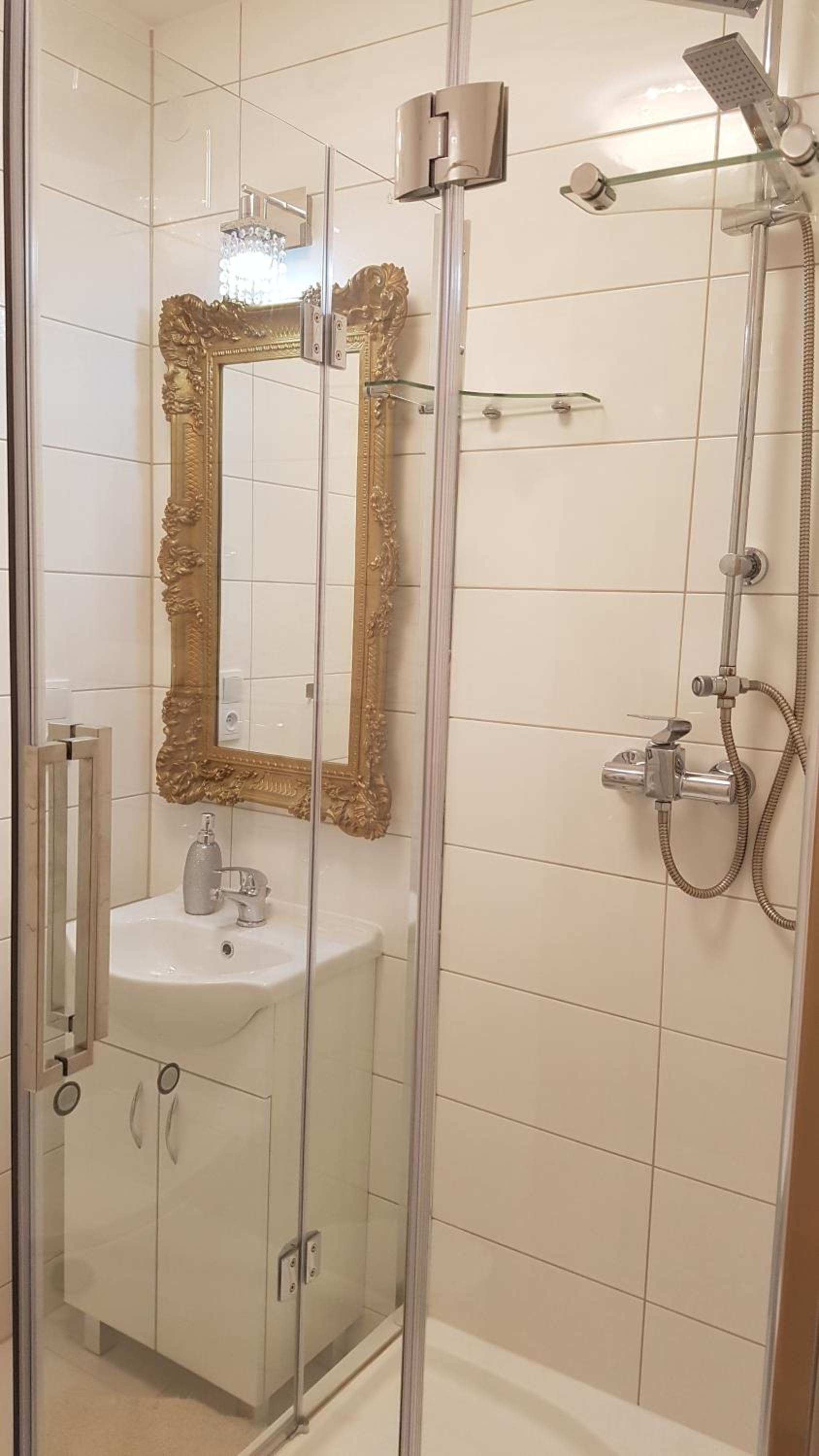 Double Room with Shared Bathroom photo 3