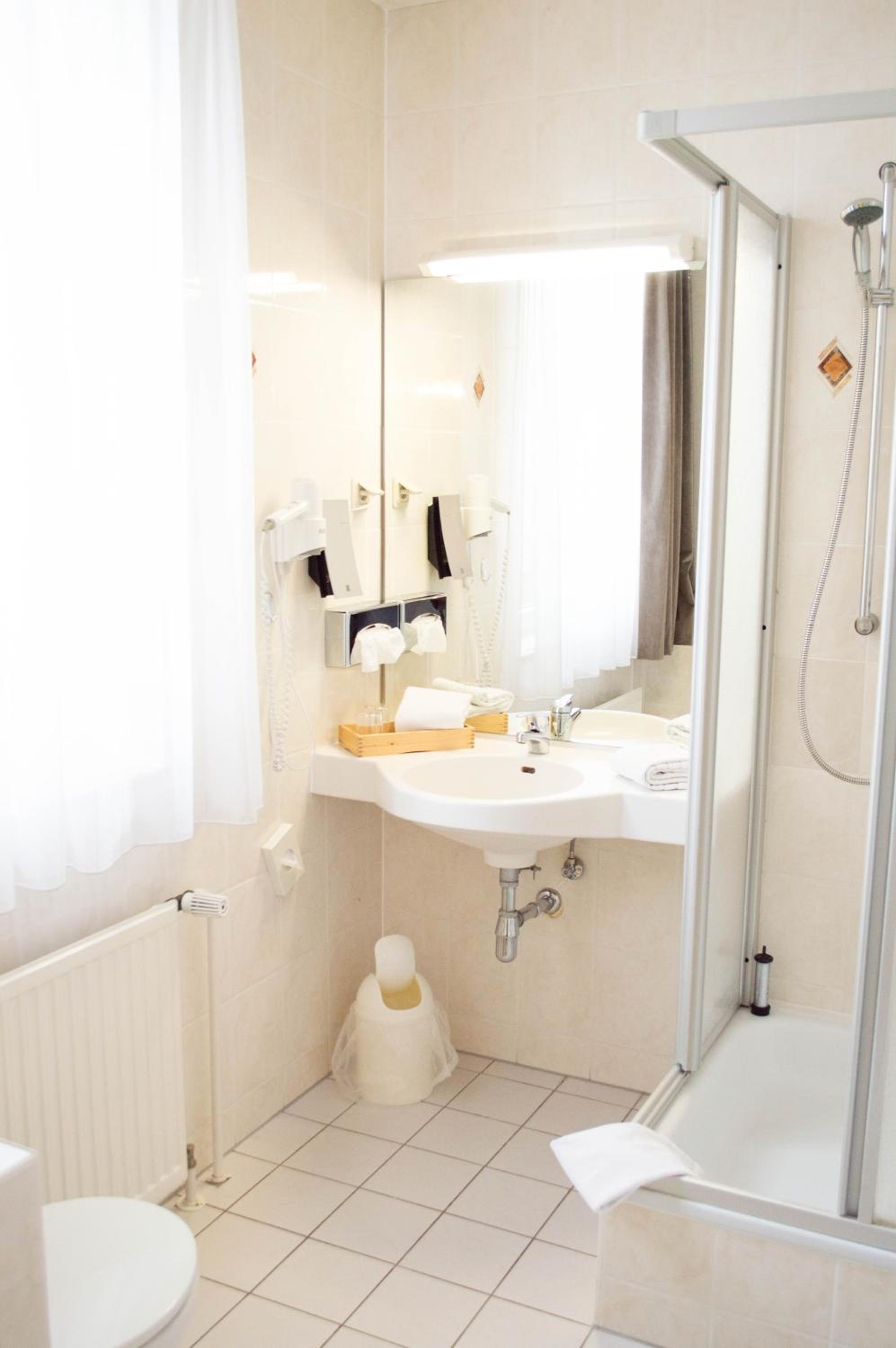 Double Room - Photo 11