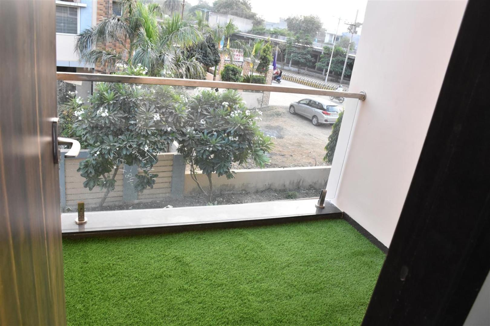 Deluxe Double Room With Balcony photo 2