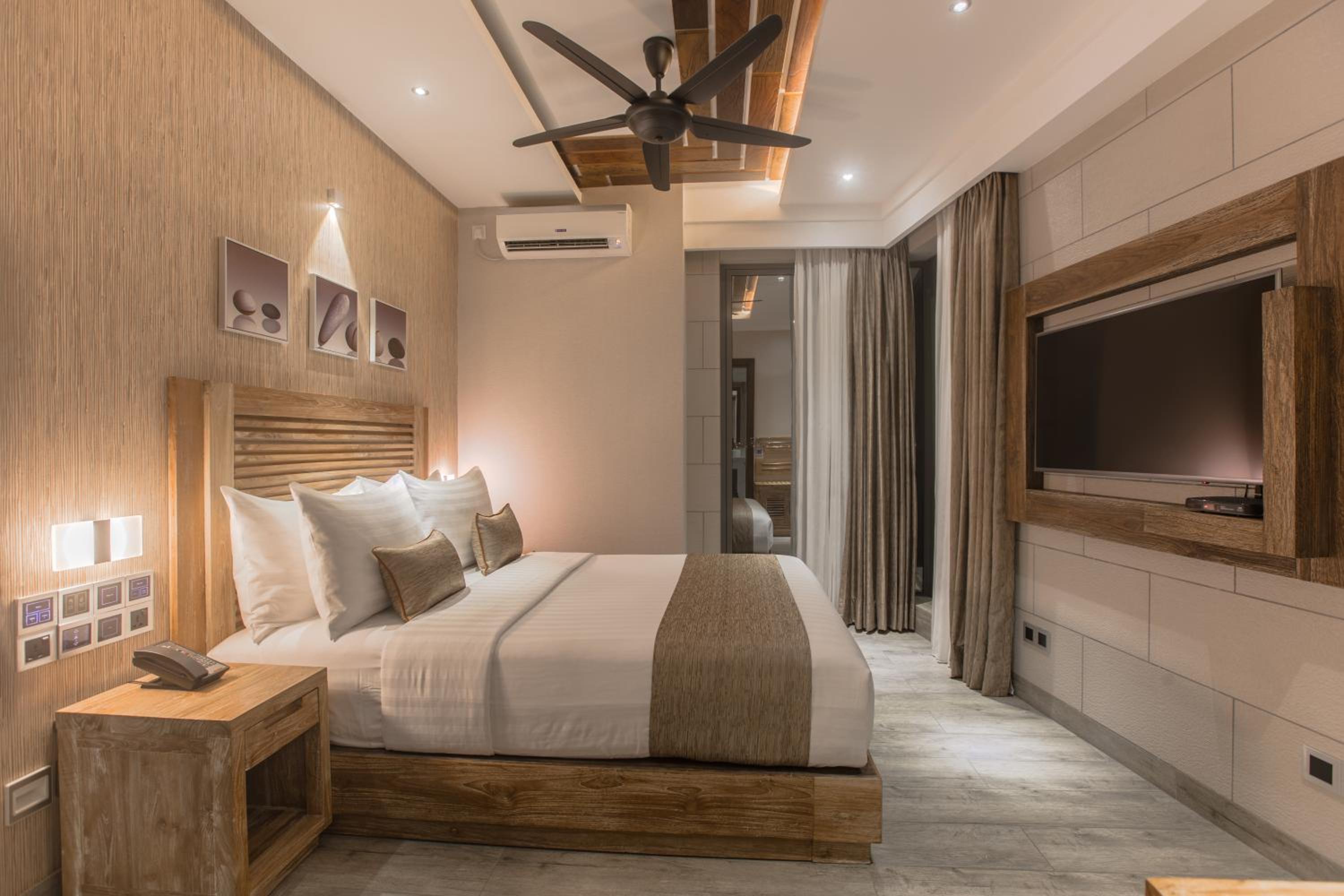 Deluxe Double with Ocean View and Balcony (Free Return Airport Transfer) - Photo 2