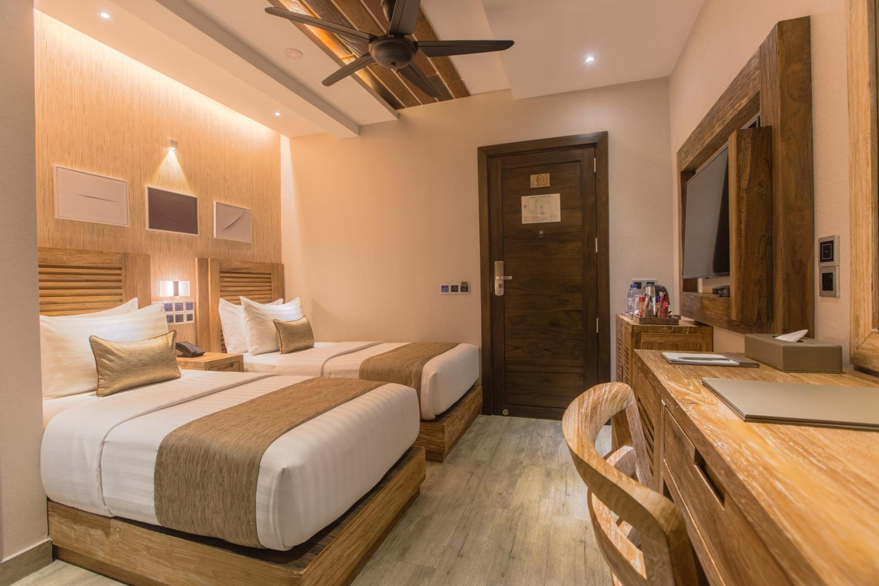 Deluxe Double or Twin with Ocean View and Balcony (Free Return Airport Transfer) - Photo 3