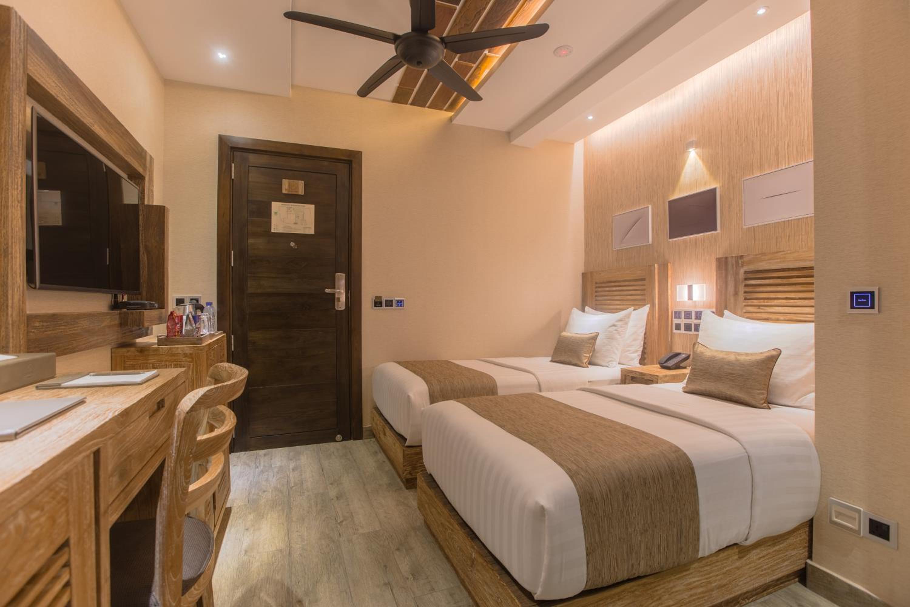 Deluxe Double or Twin with Ocean View and Balcony (Free Return Airport Transfer) - Photo 9