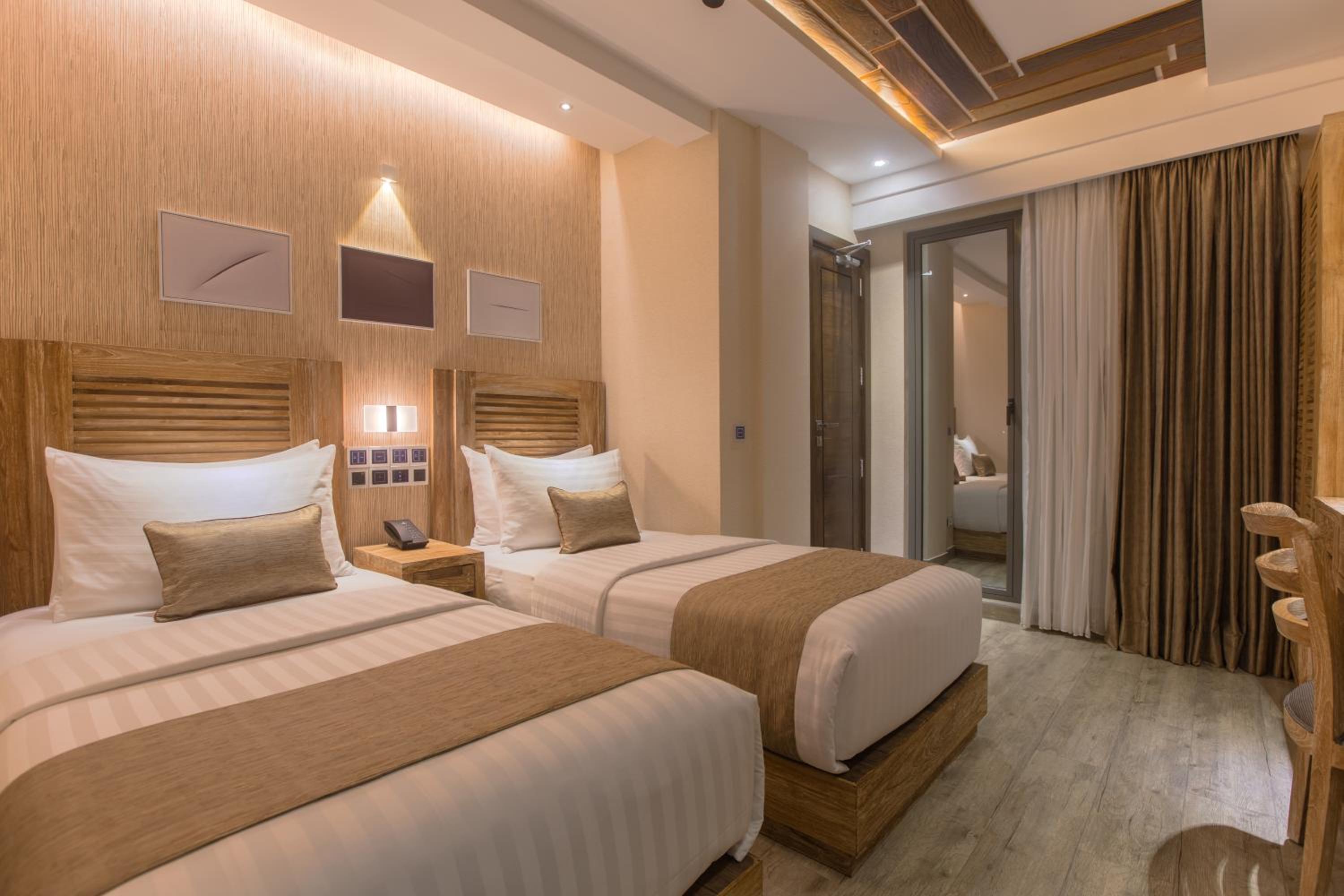 Deluxe Double or Twin with Ocean View and Balcony (Free Return Airport Transfer) - Photo 4