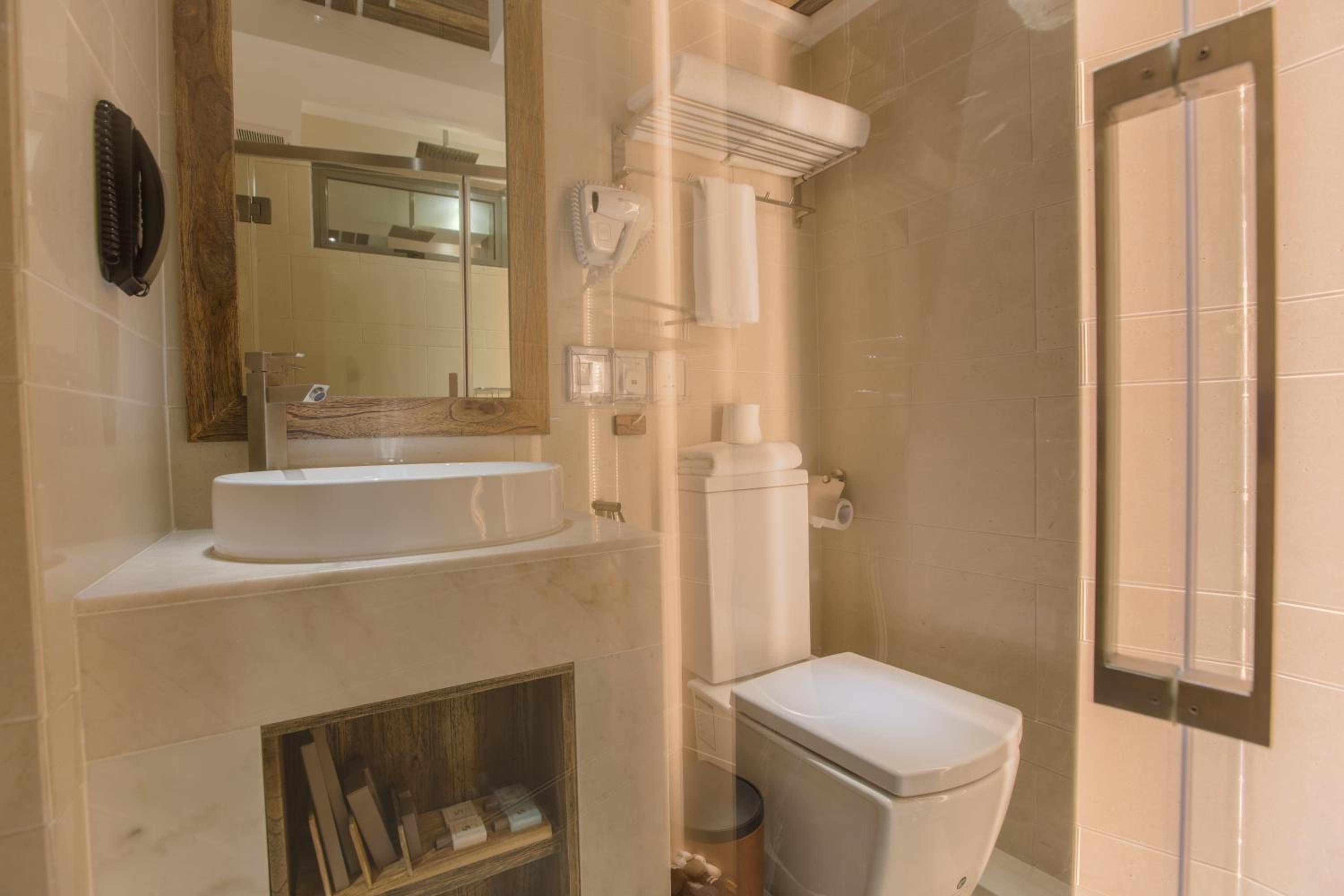 Super Deluxe Double with Ocean View and Balcony (Free Return Airport Transfer) - Photo 13
