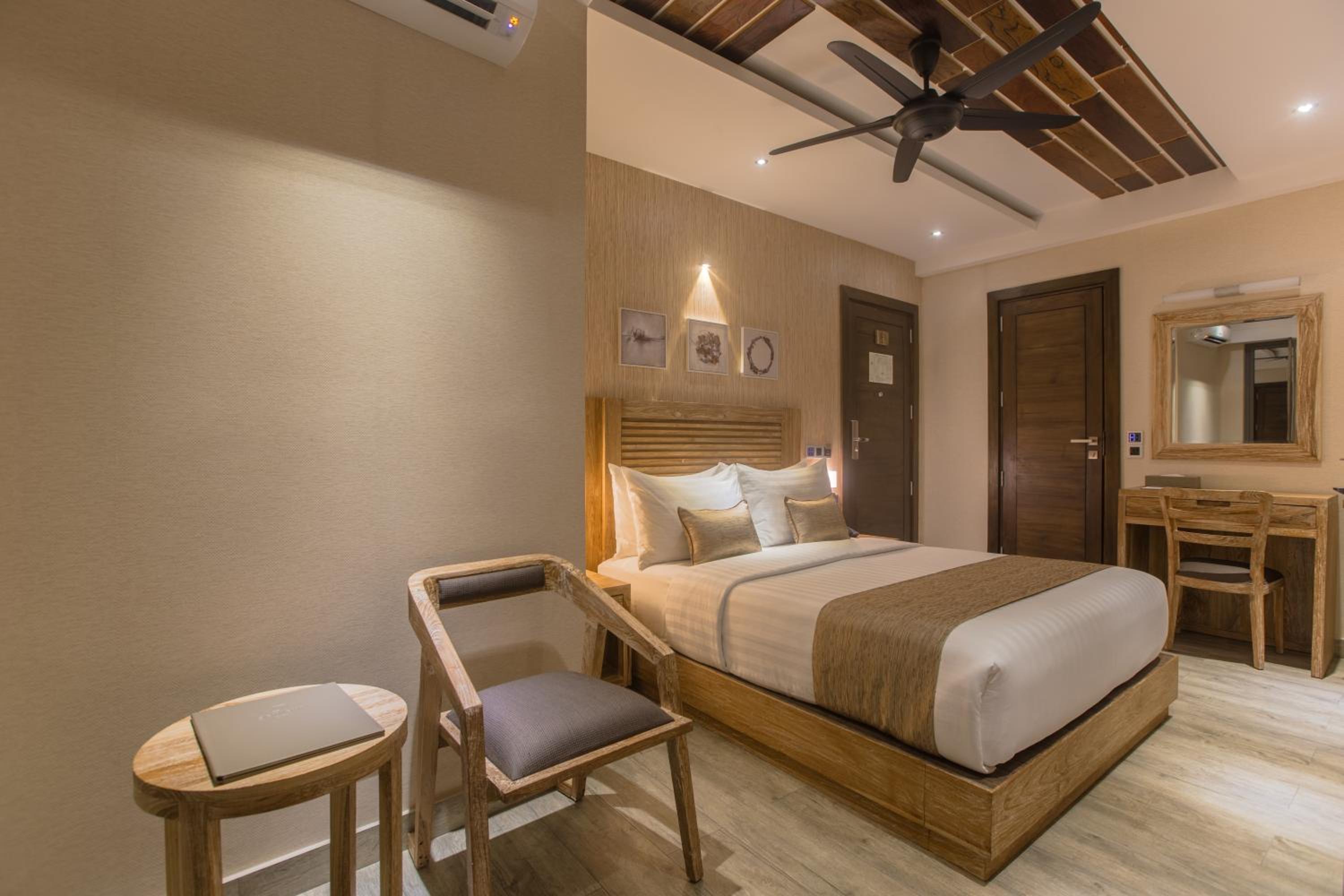 Super Deluxe Double with Ocean View and Balcony (Free Return Airport Transfer) - Photo 2
