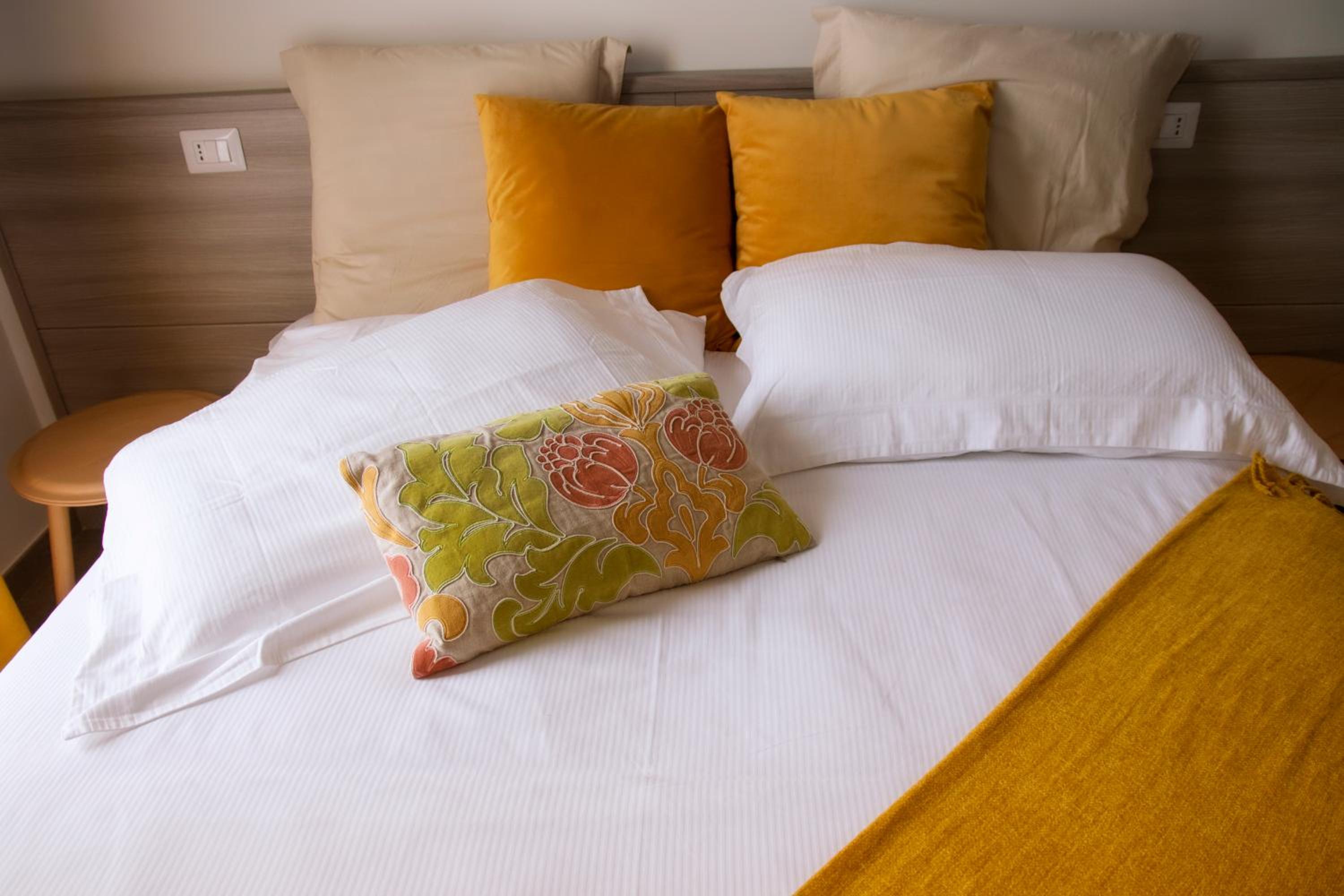 Standard Double Room - Photo 22