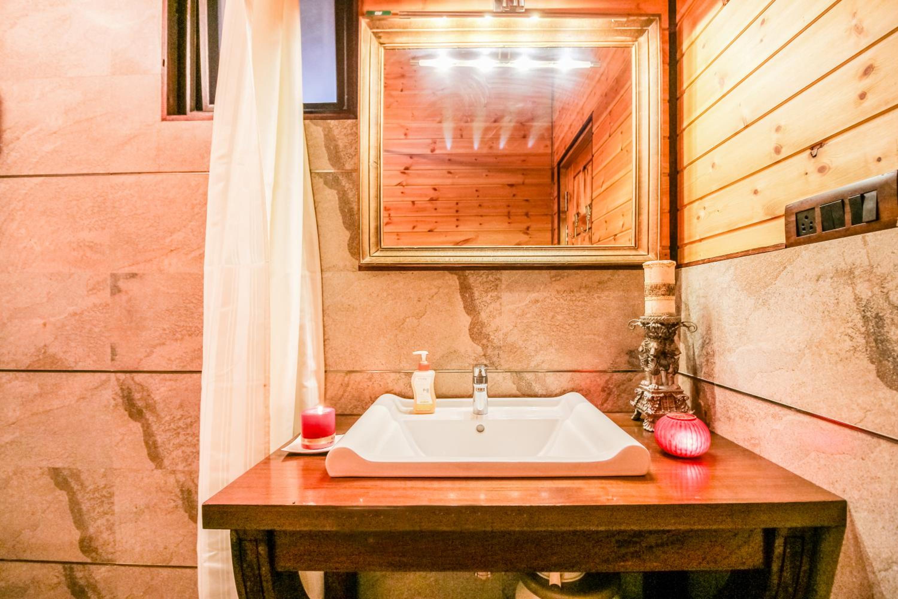 One-Bedroom Chalet - Photo 3