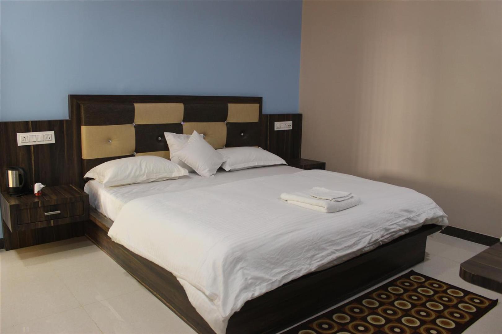 Deluxe Room (2 Adults + 1 Child) photo 1