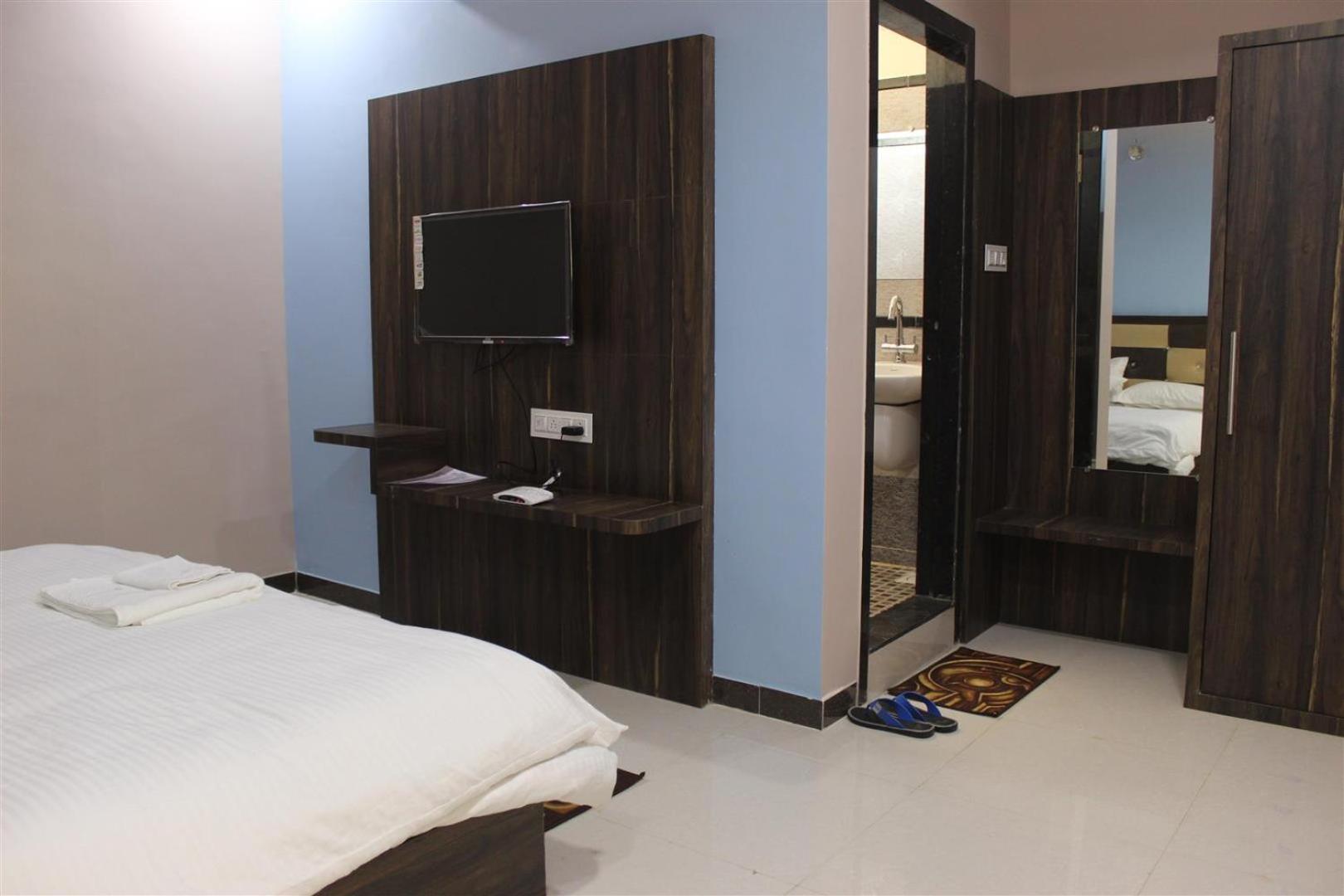 Deluxe Room (2 Adults + 1 Child) photo 3