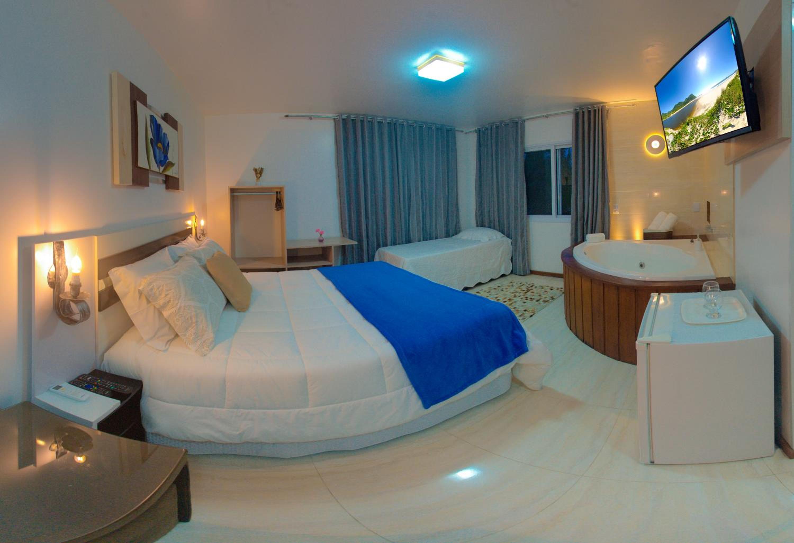 Deluxe Double or Twin Room with Spa Bath photo 3