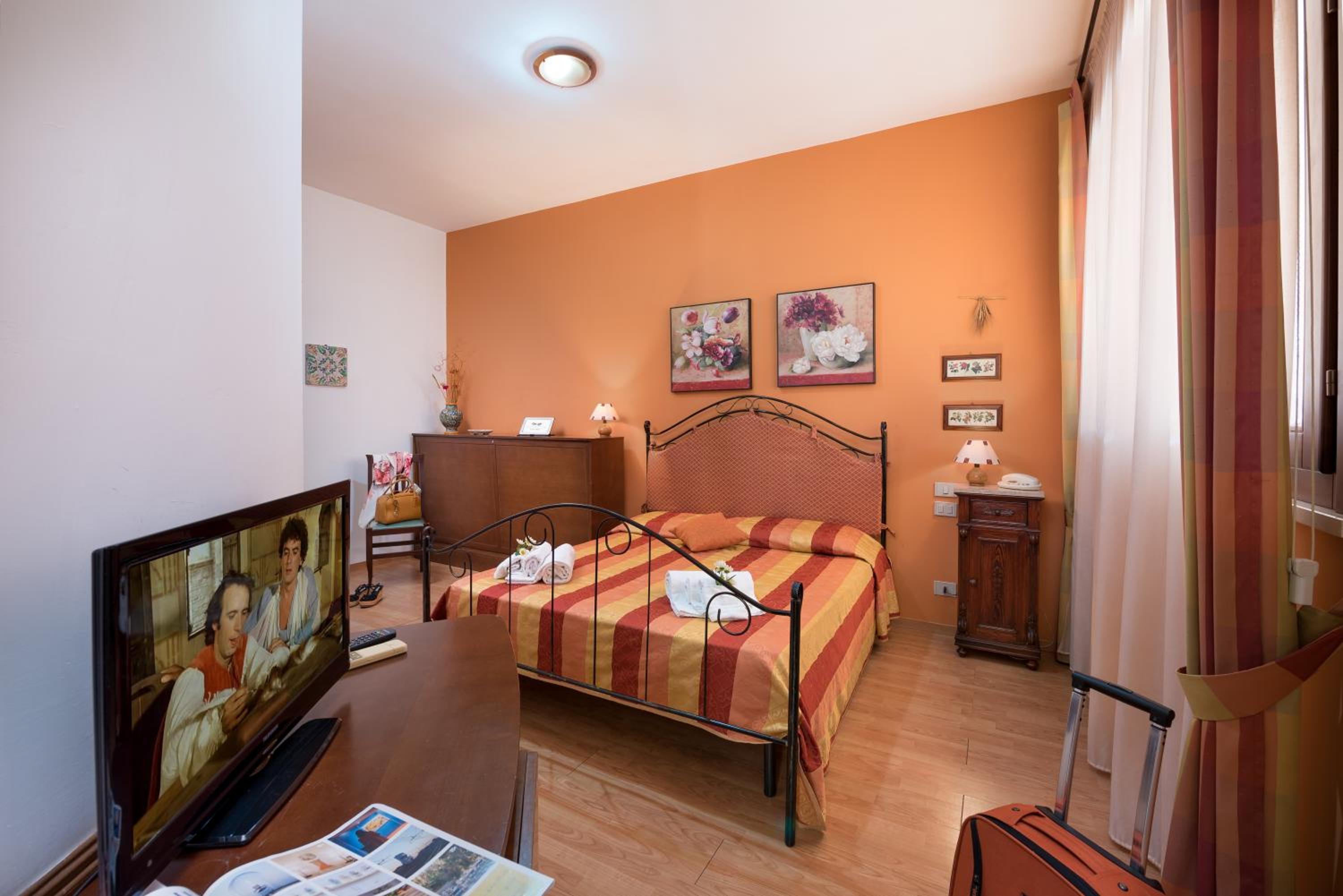 Double Room - Photo 4