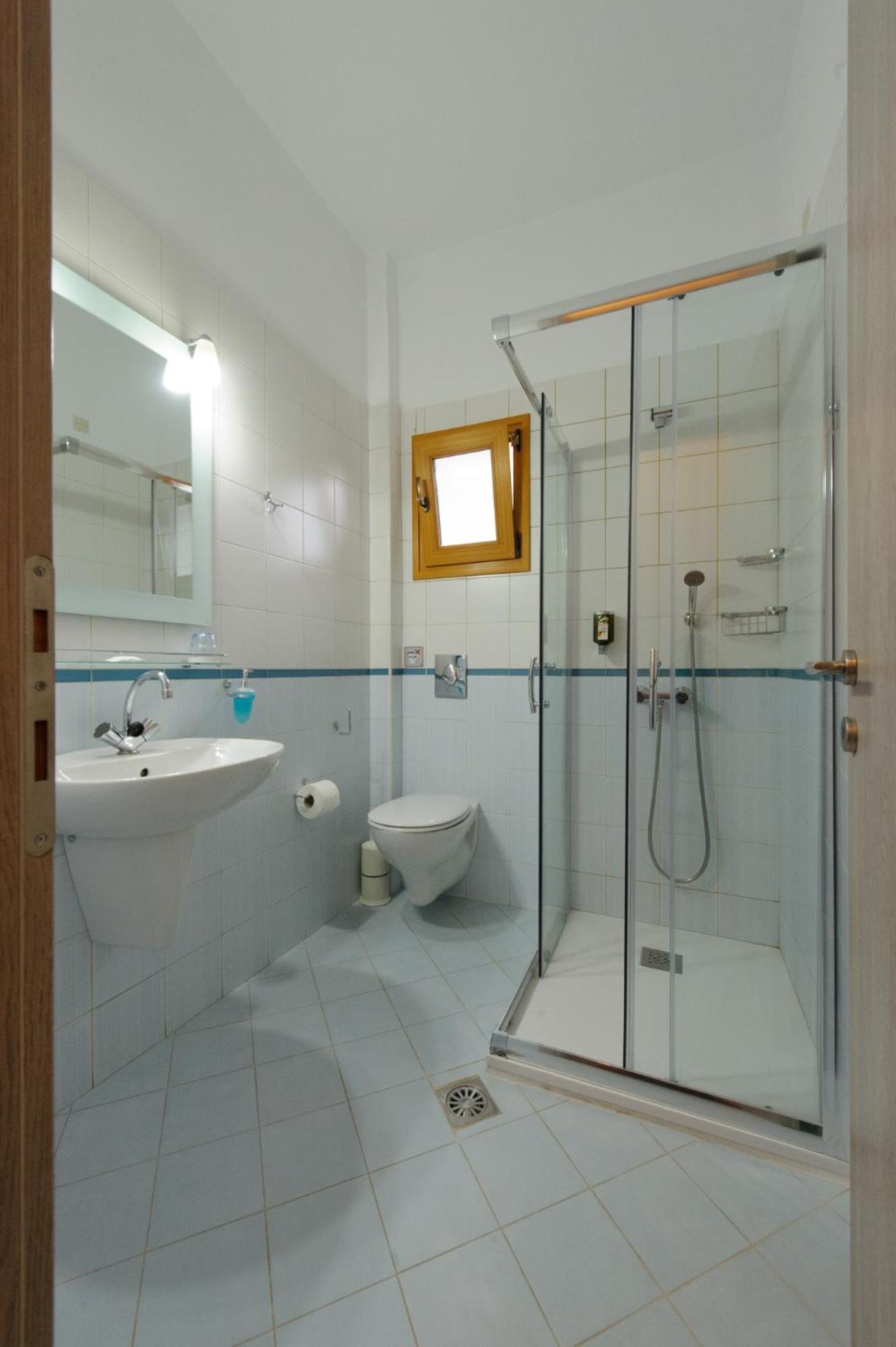Double or Twin Room with Mountain View - Photo 6