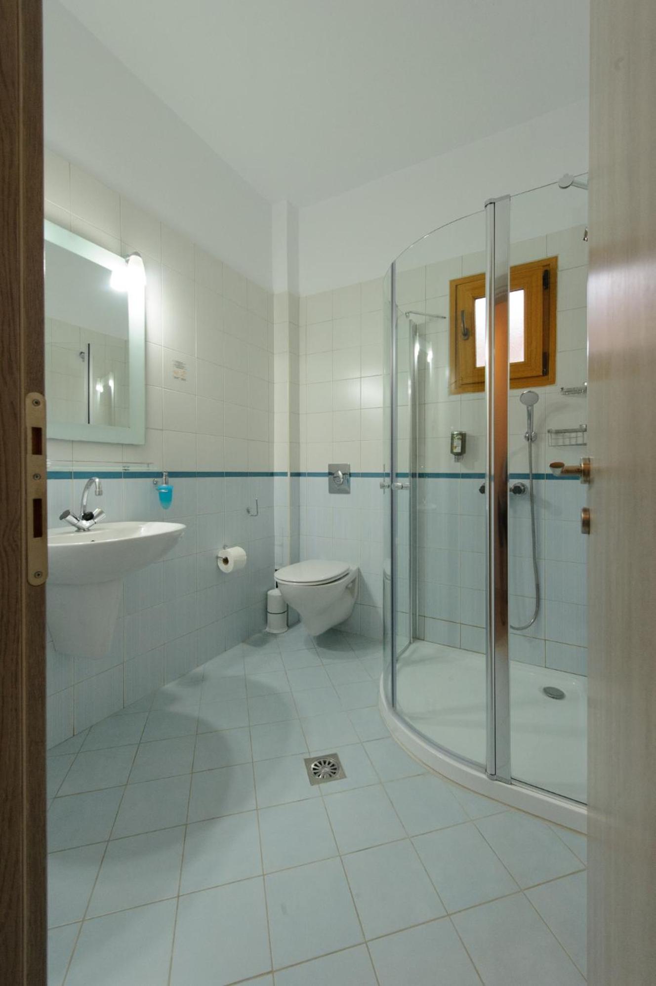 Double or Twin Room with Mountain View - Photo 10