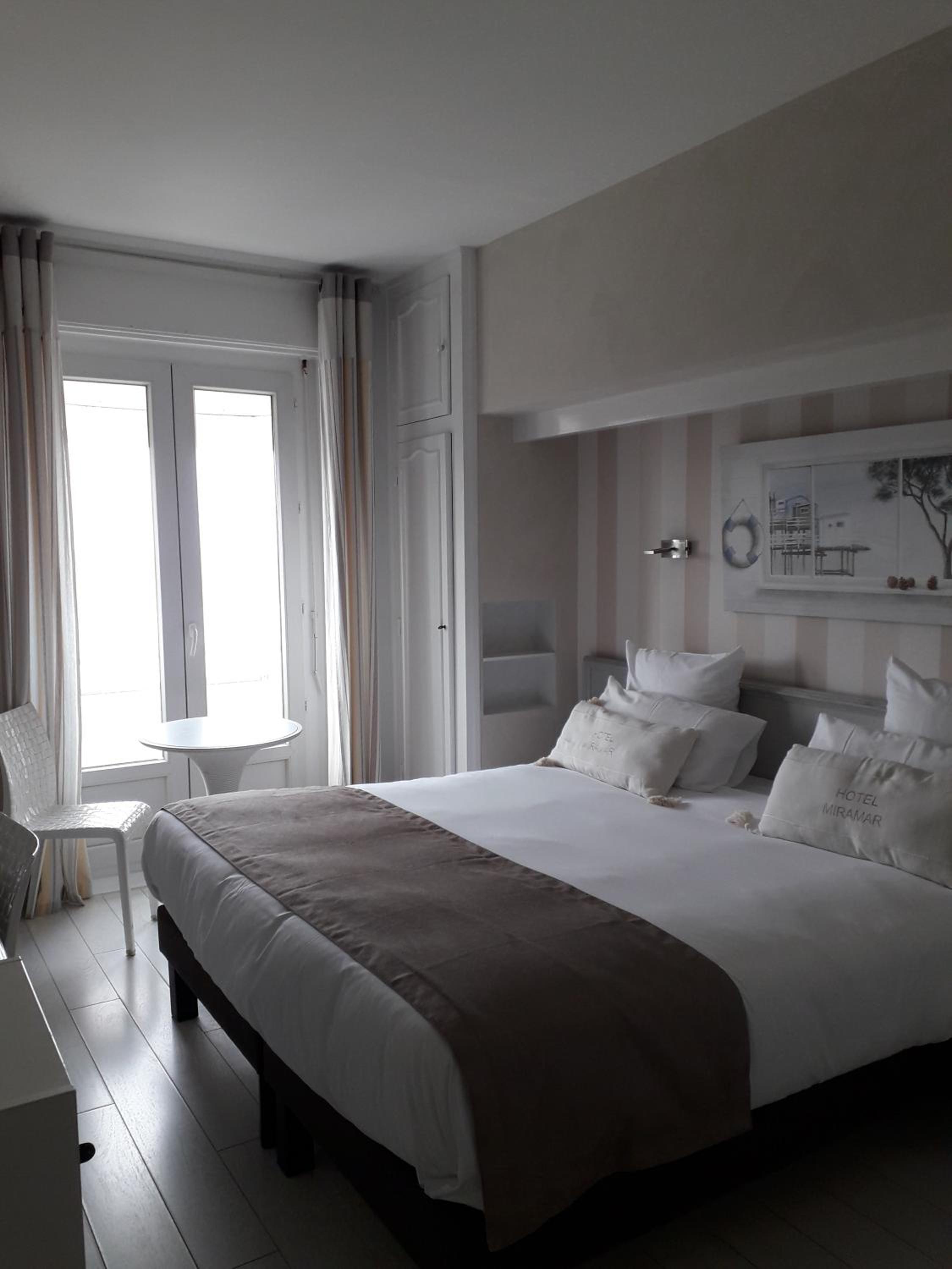 Double Room with Sea View - Photo 5