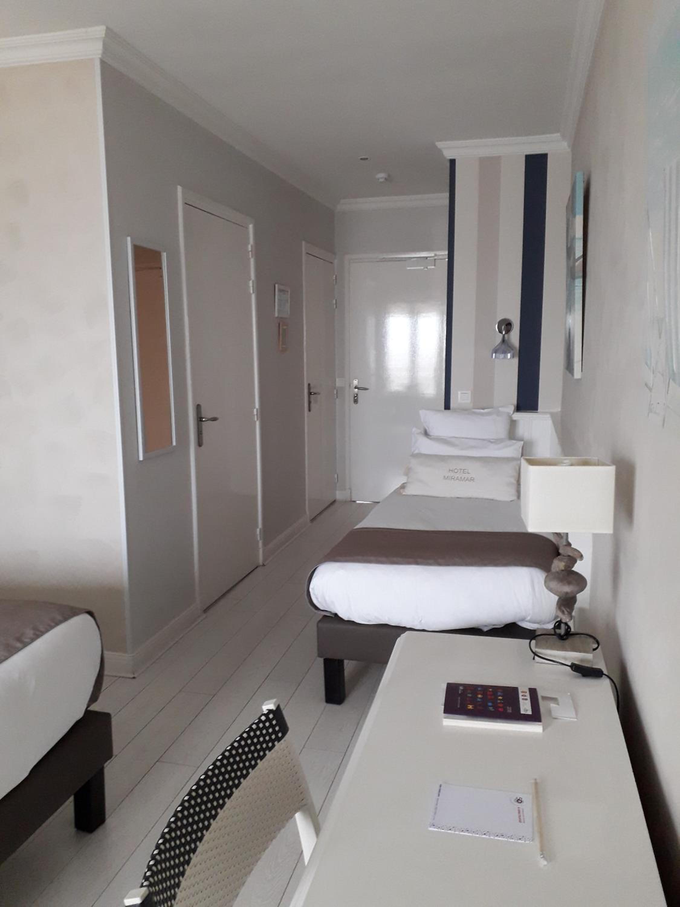 Superior Triple Room with Sea View - Photo 2