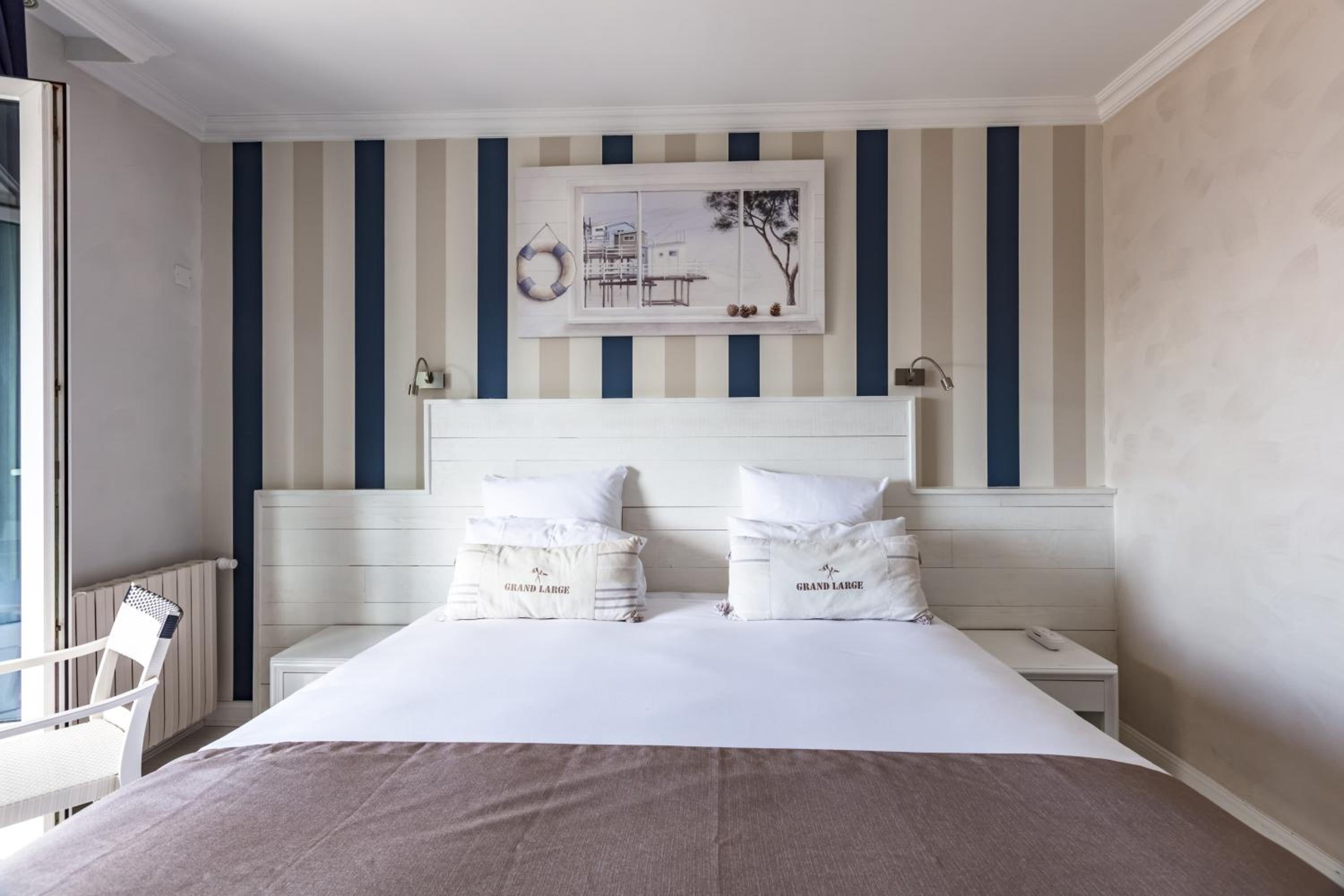 Double Room with Sea View - Photo 2