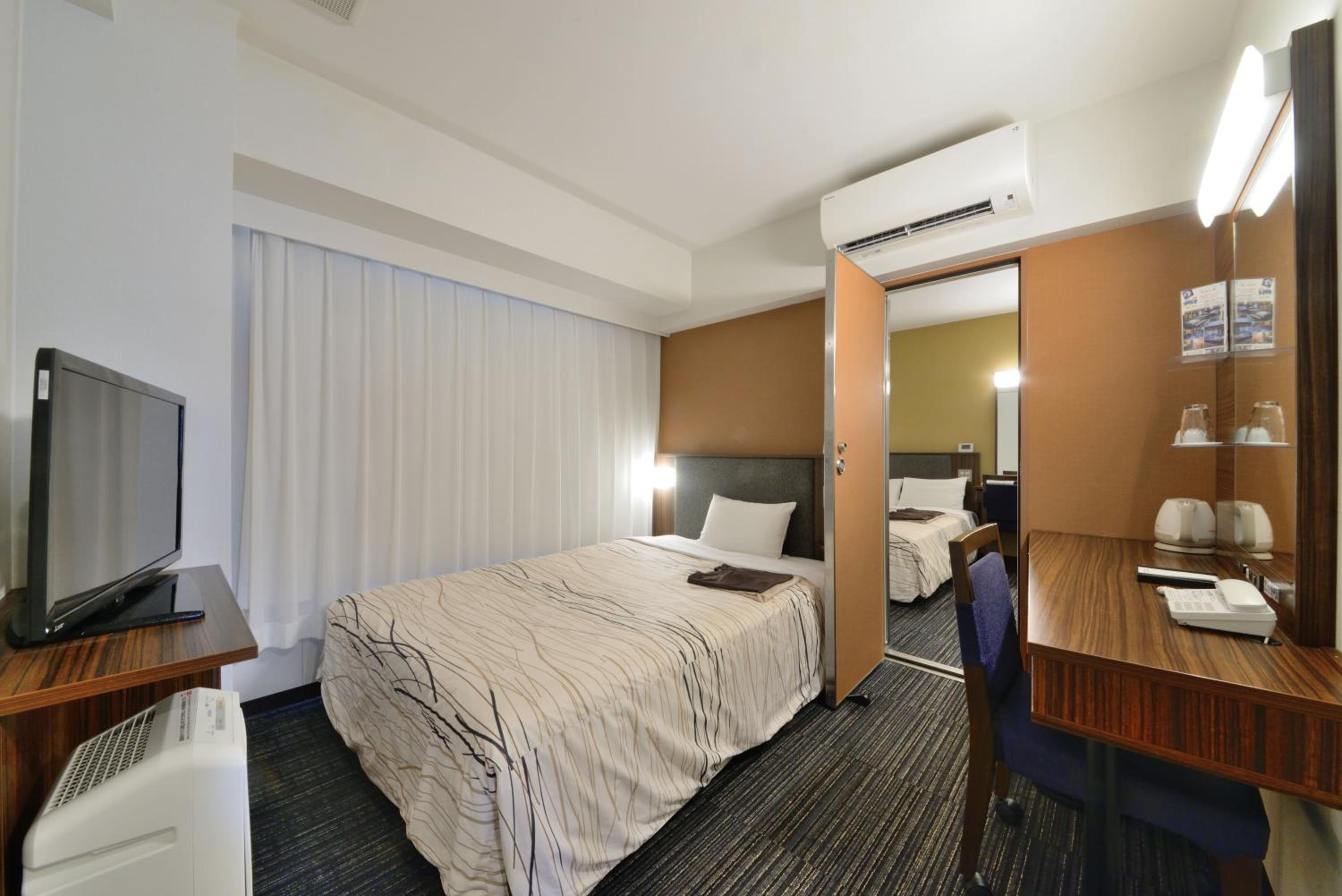 Connecting Rooms (2 Single Rooms) - Non-Smoking