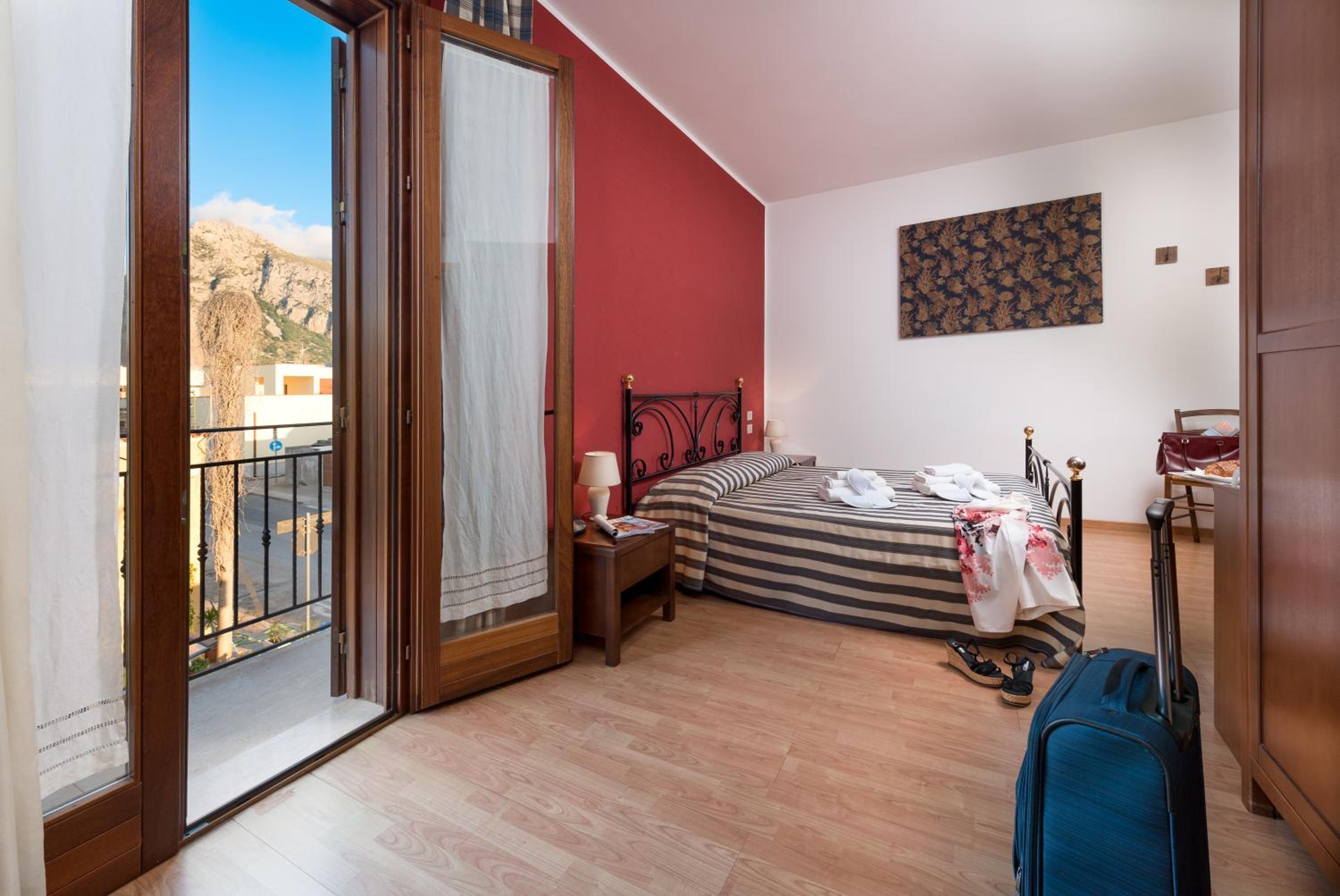 Double Room - Photo 5