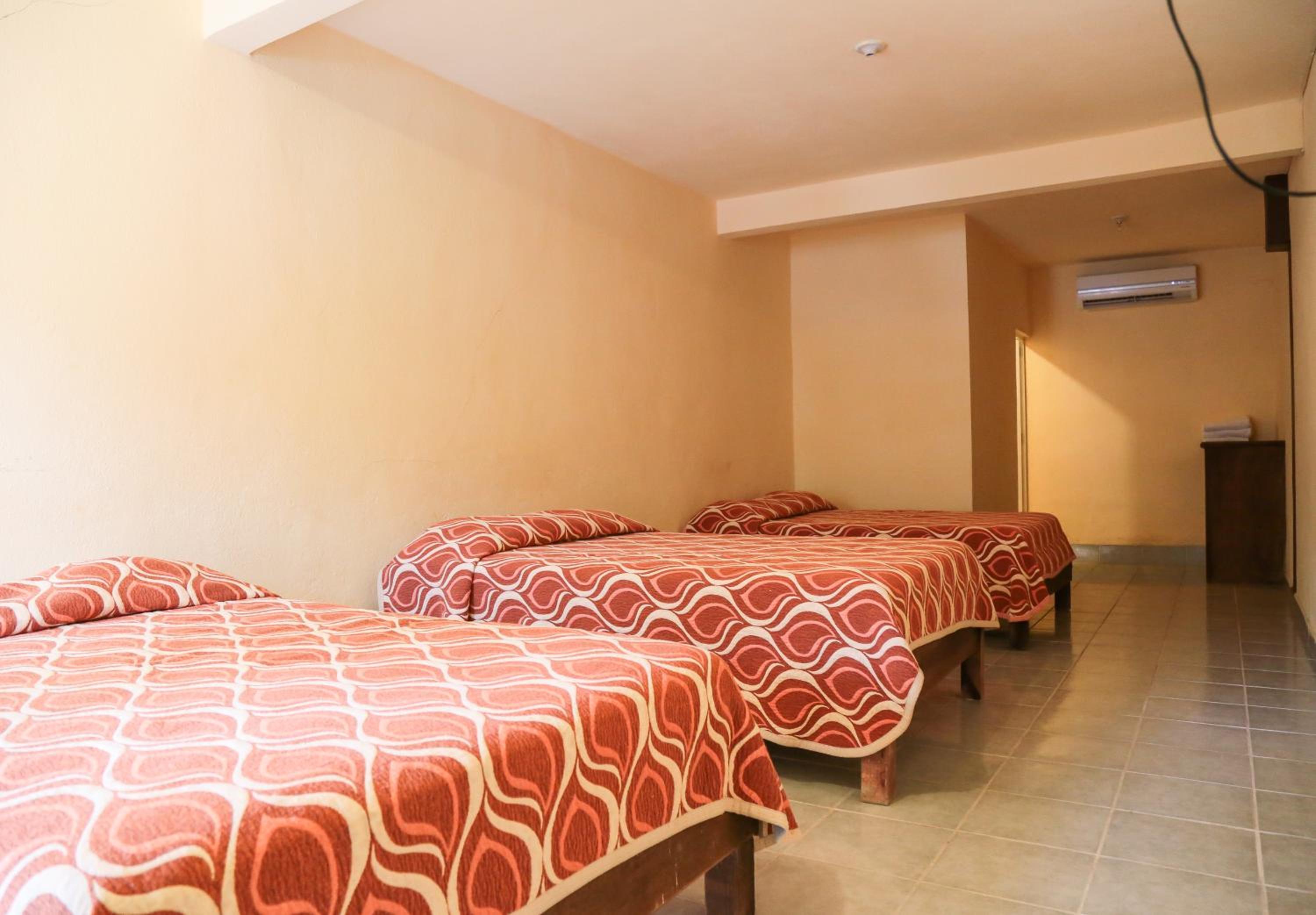 Basic Triple Room photo 1