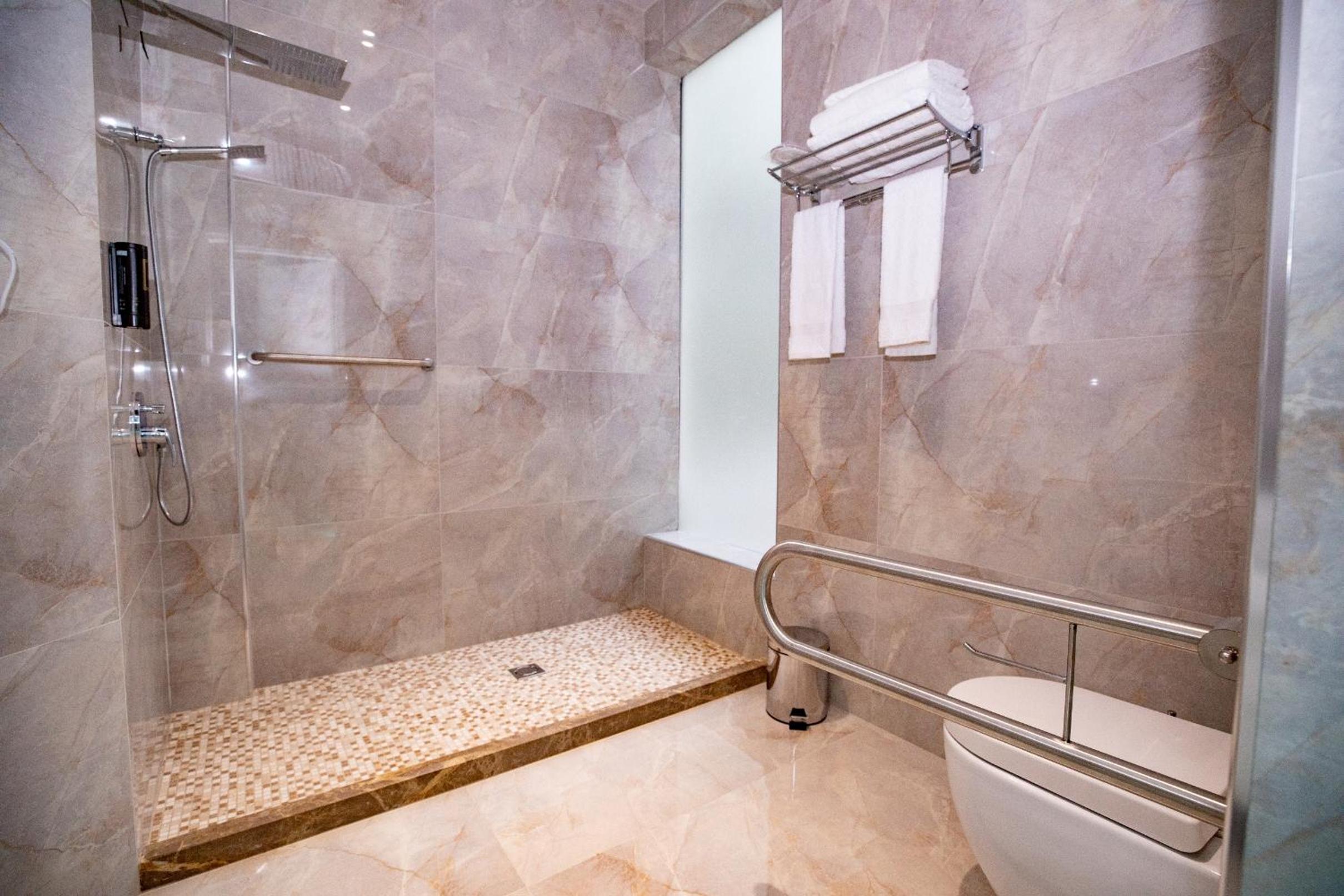 Double or Twin Room - Disability Access photo 3
