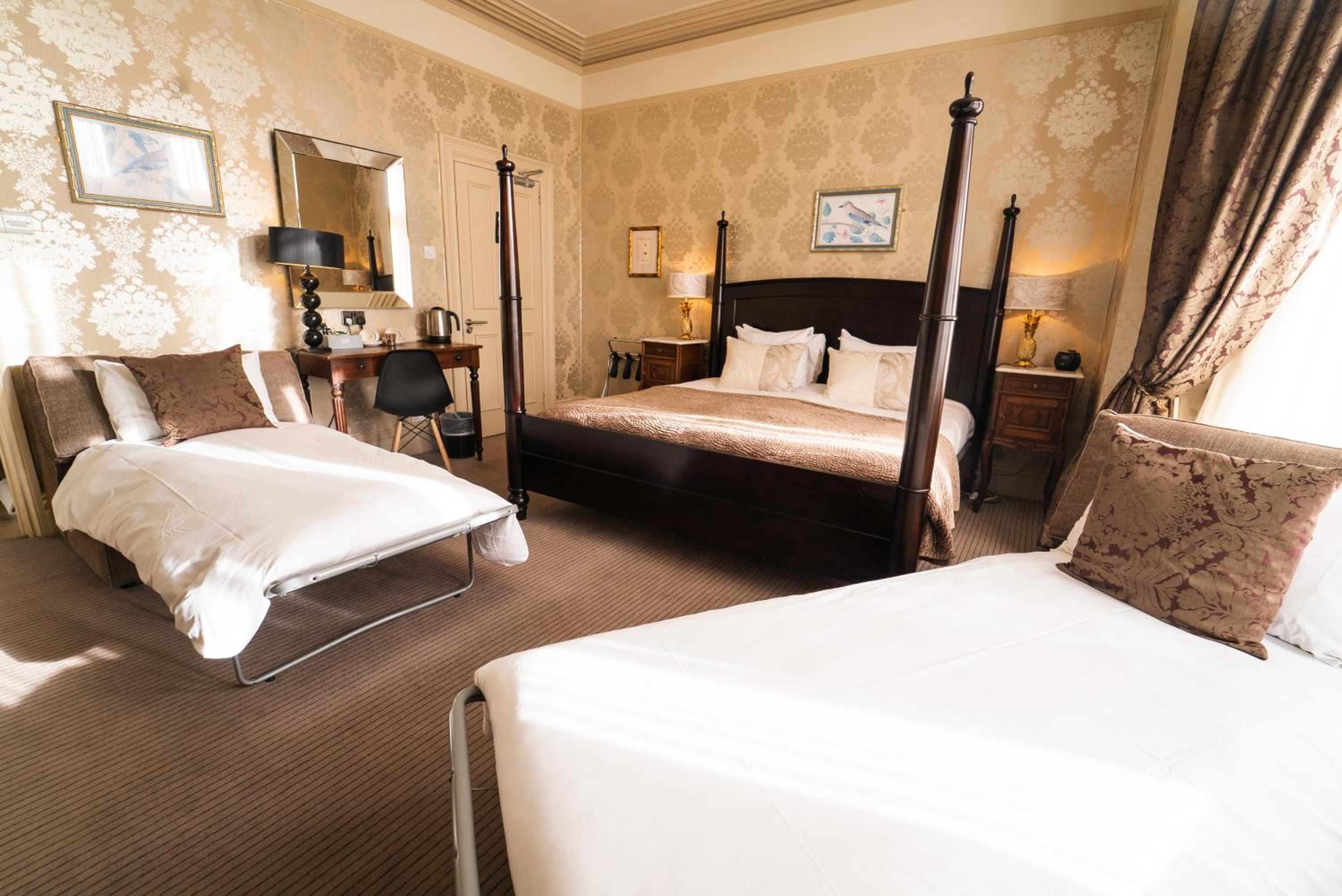 Large King or Family Room with Four Poster Bed - Photo 3