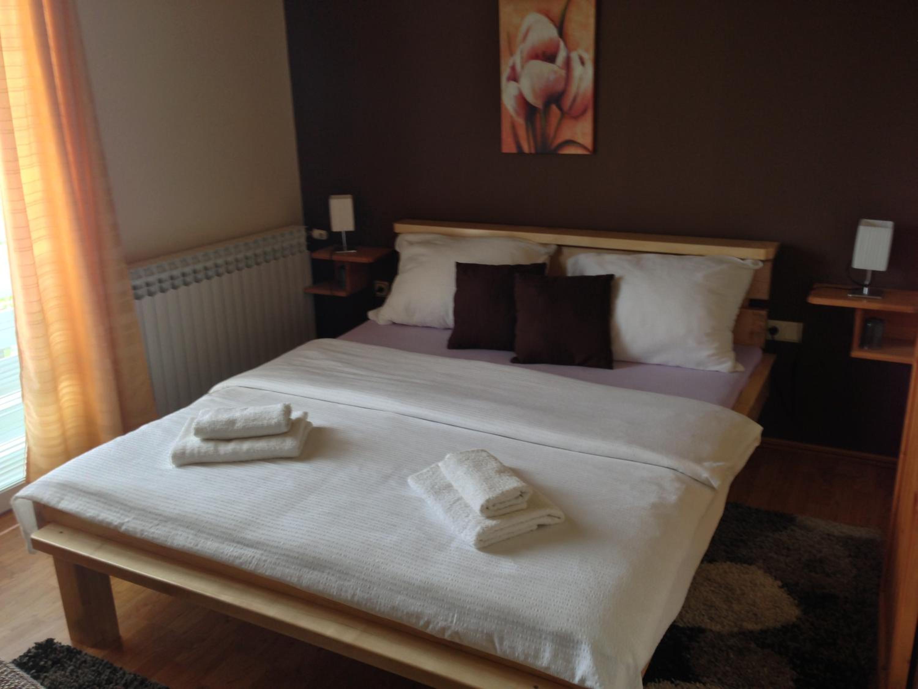 Double Room - Photo 9