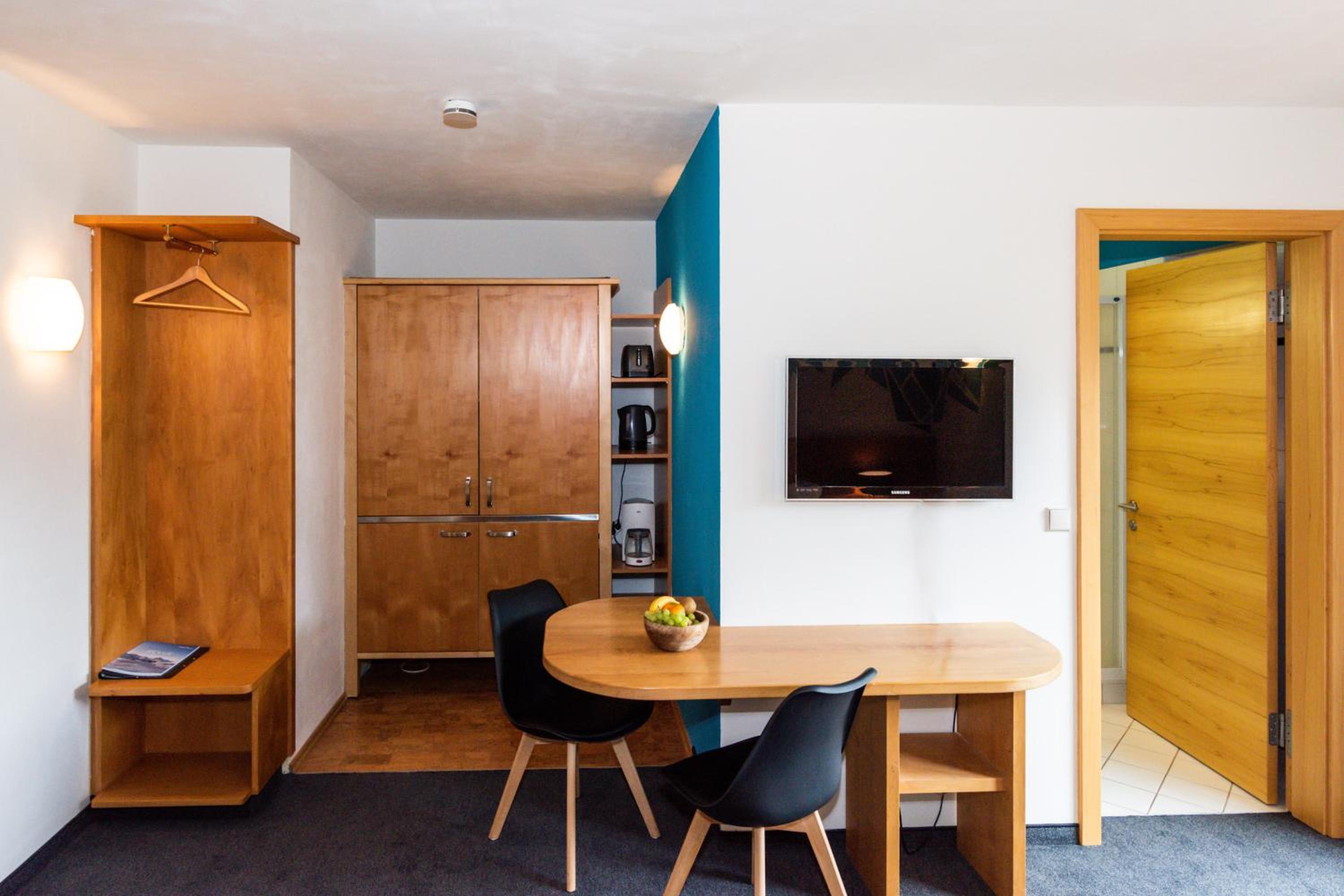 Studio Apartment with Mountain View photo 2