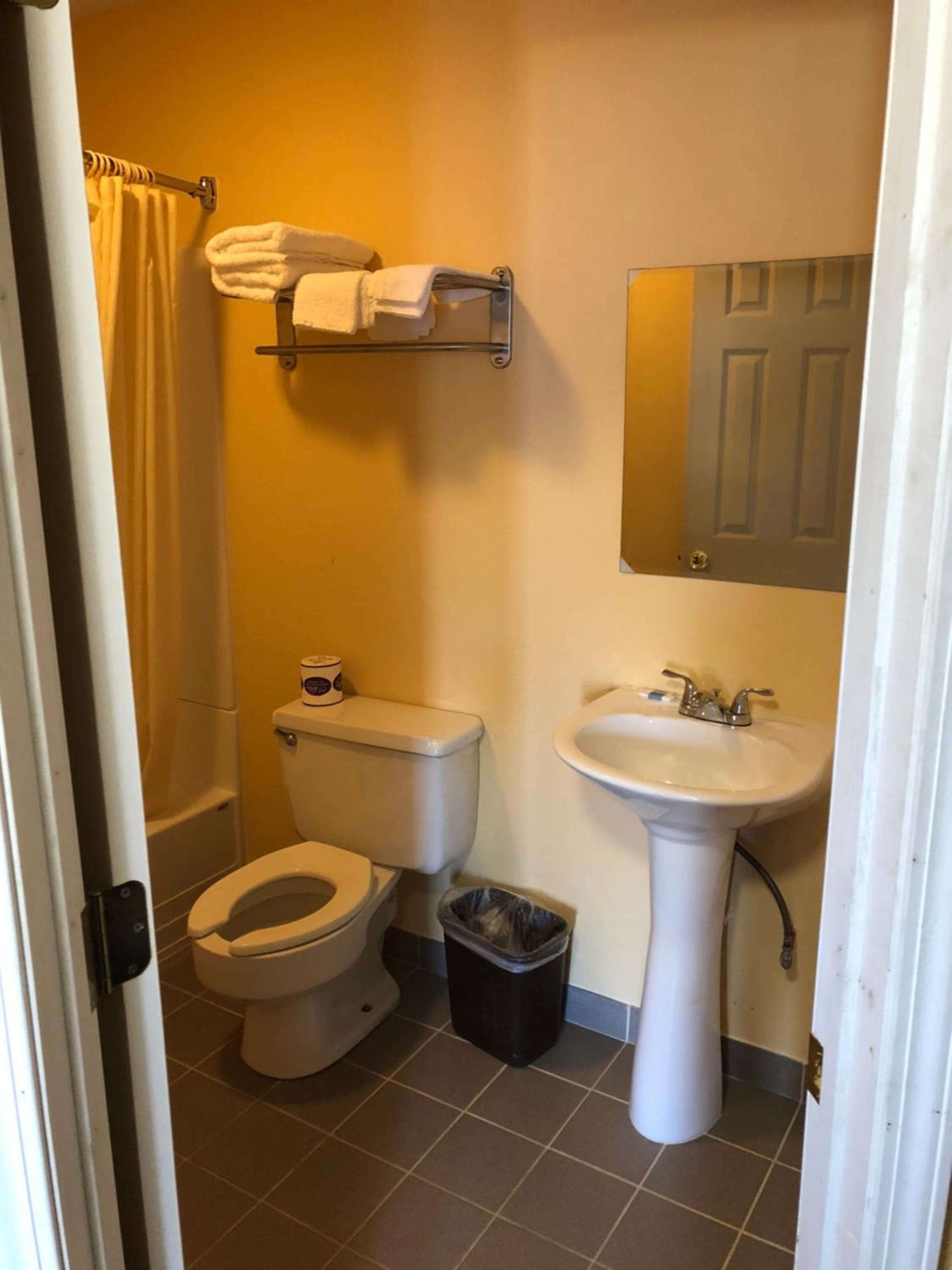 Standard King Room - Non-Smoking  - Photo 2