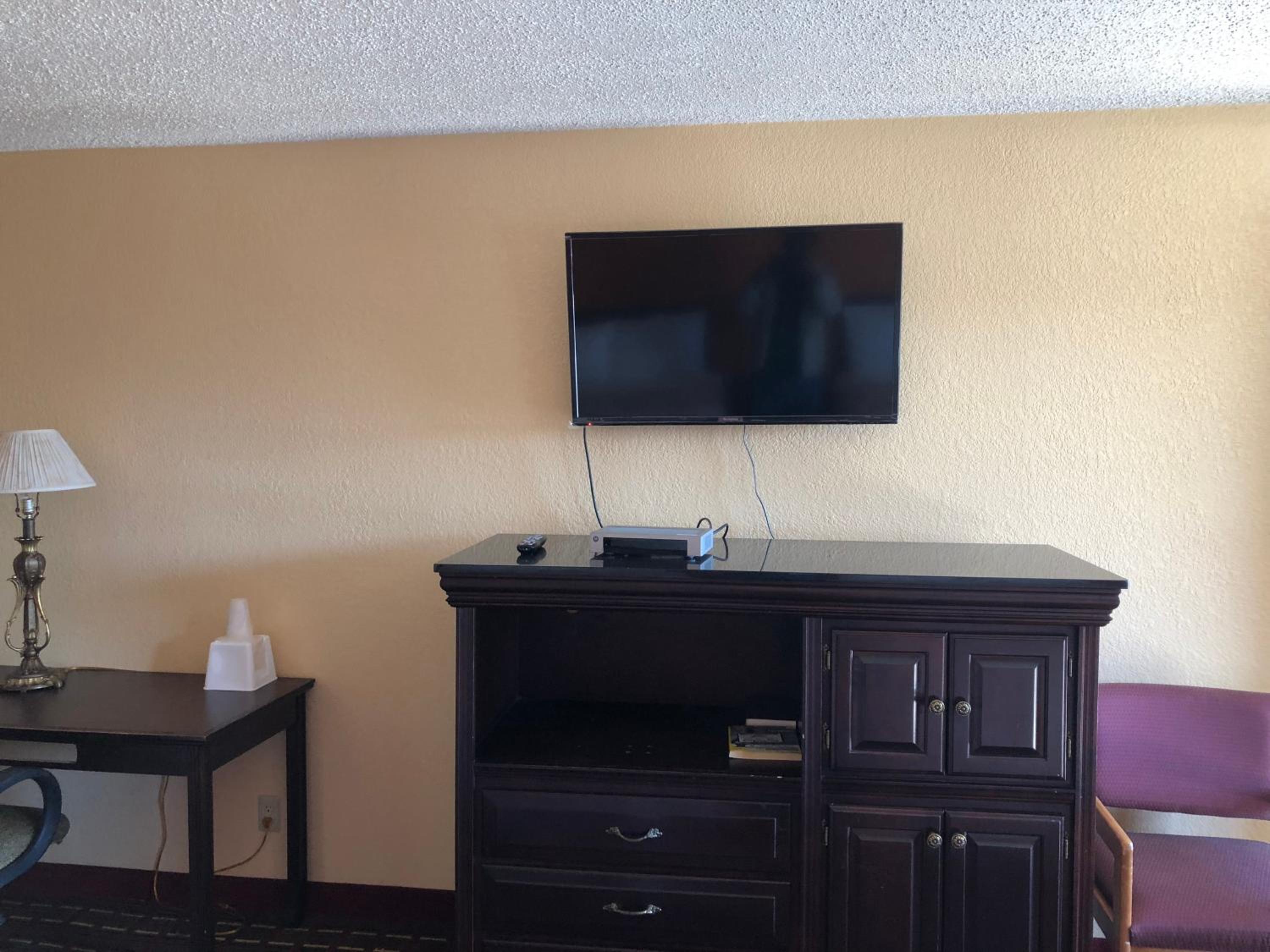Standard King Room - Non-Smoking  - Photo 1